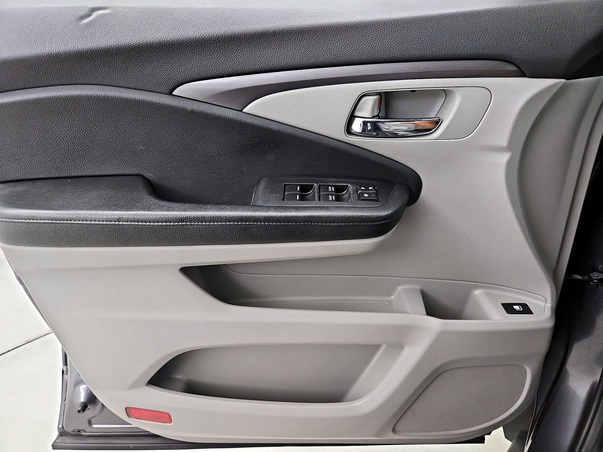 Thumbnail: 2016 Honda Pilot - 12