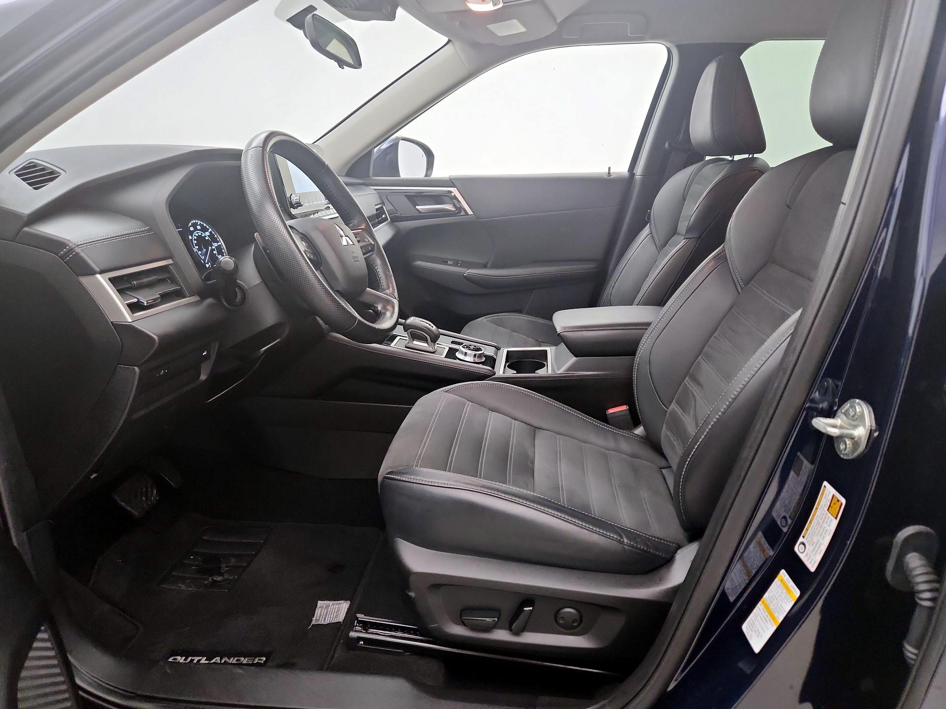 Thumbnail: 2022 Mitsubishi Outlander - 11