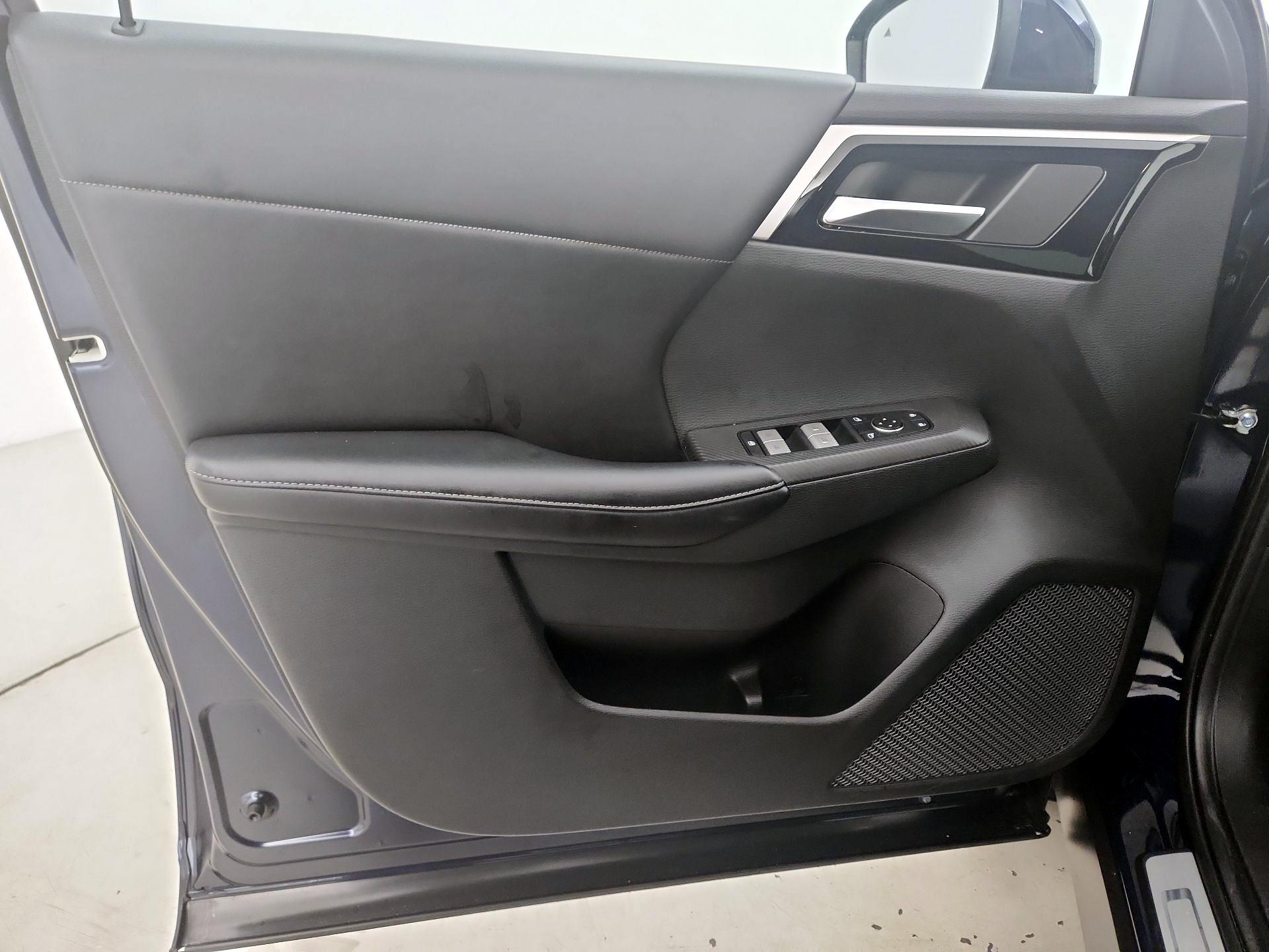Thumbnail: 2022 Mitsubishi Outlander - 12