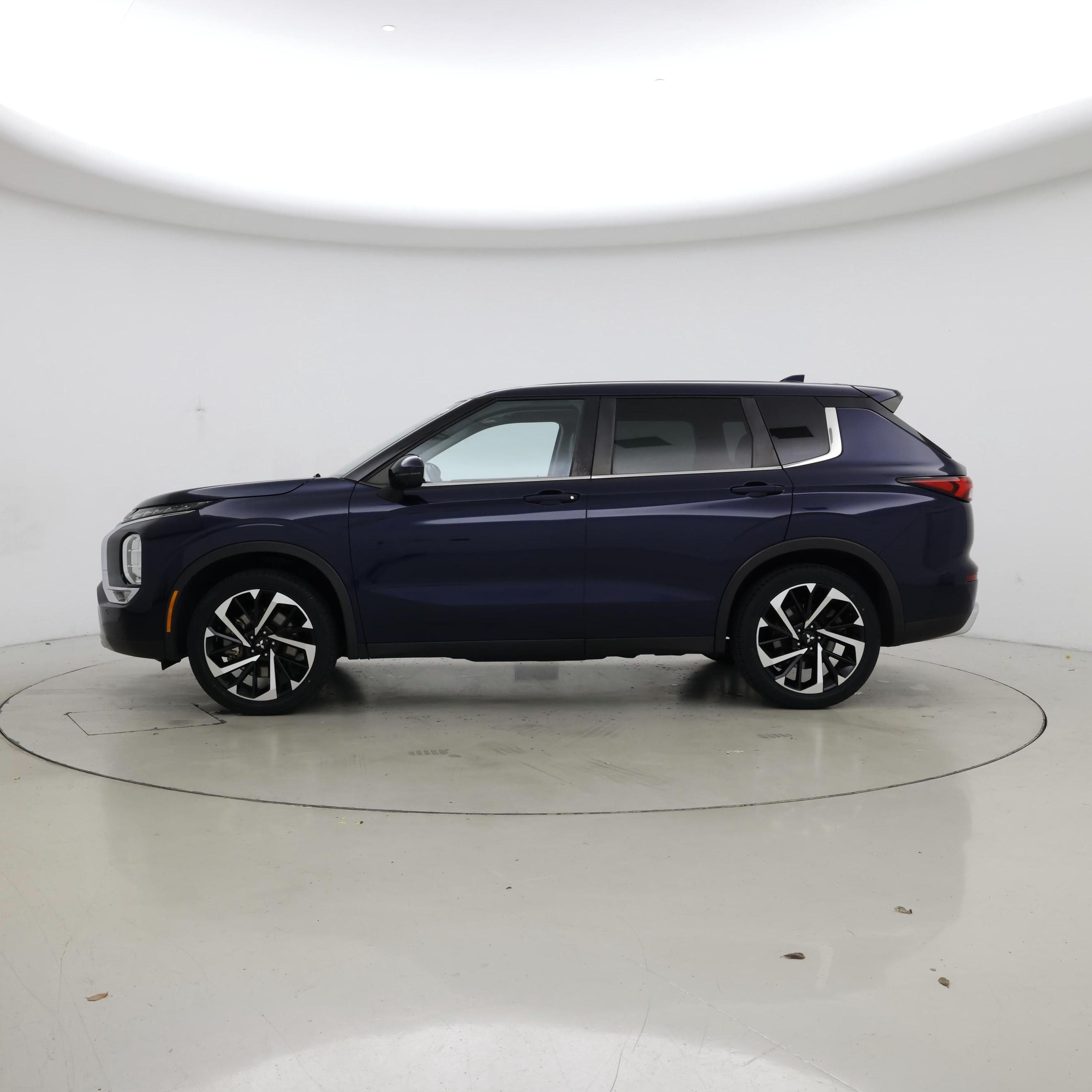 Thumbnail: 2022 Mitsubishi Outlander - 3