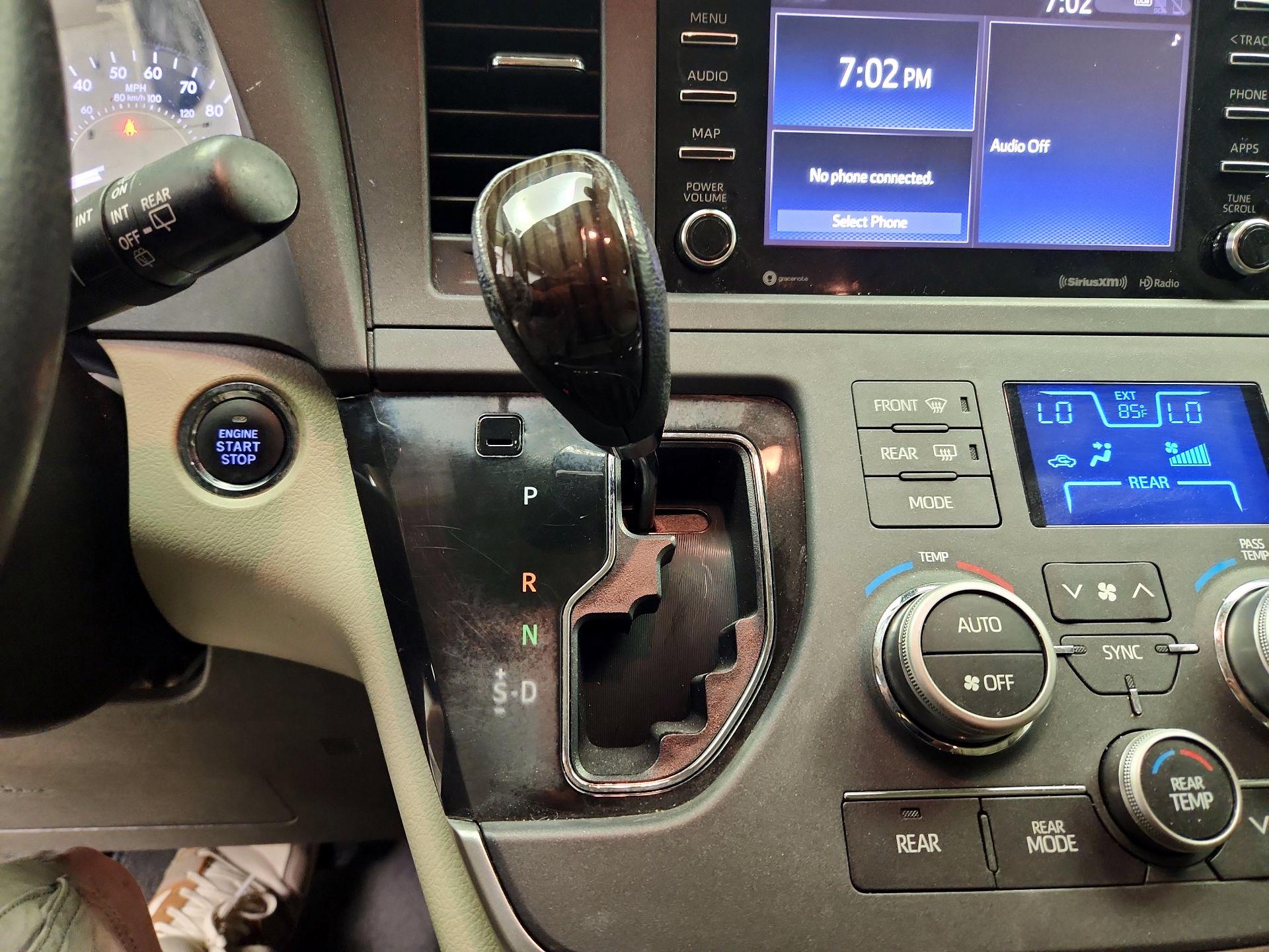 Thumbnail: 2020 Toyota Sienna - 17