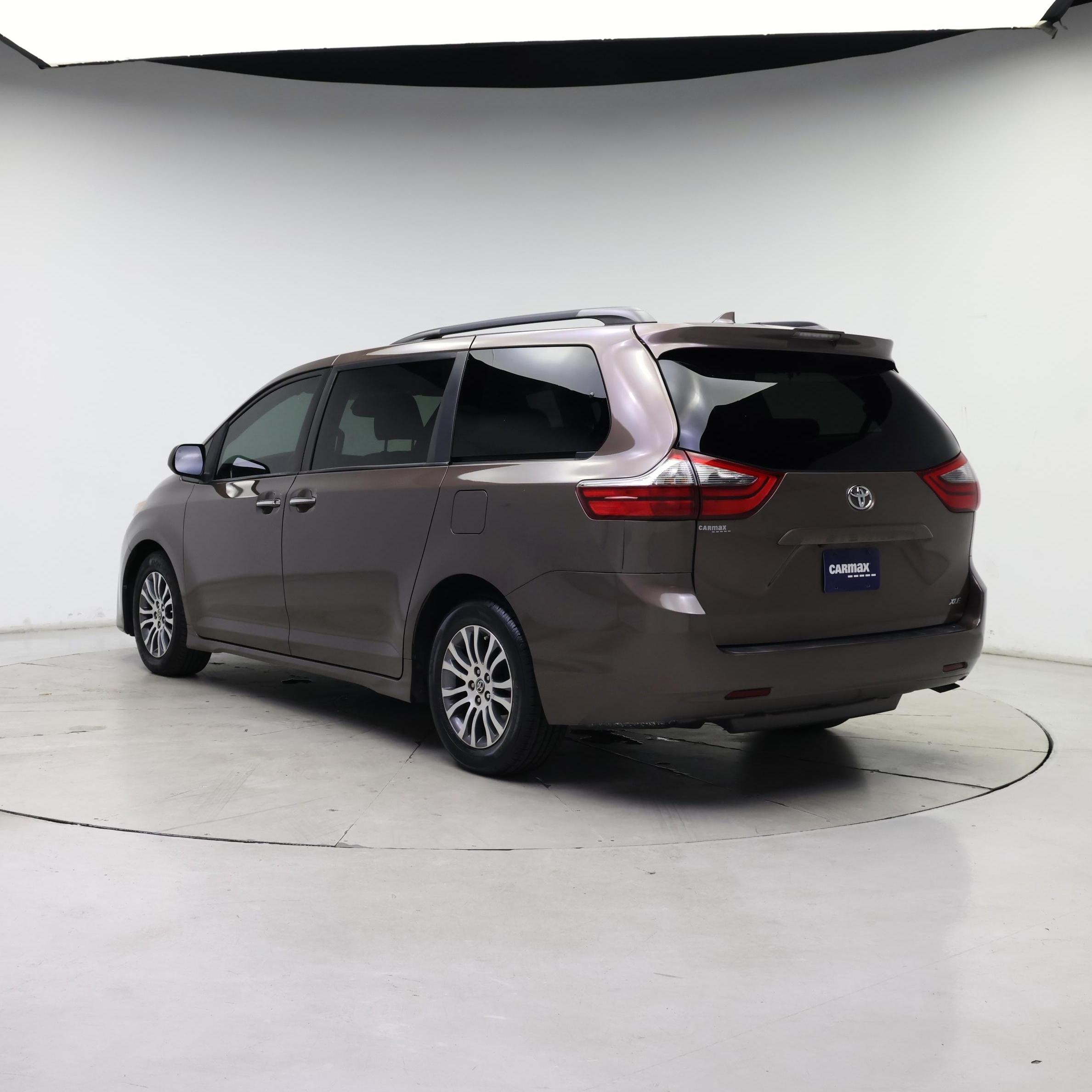 Thumbnail: 2020 Toyota Sienna - 2