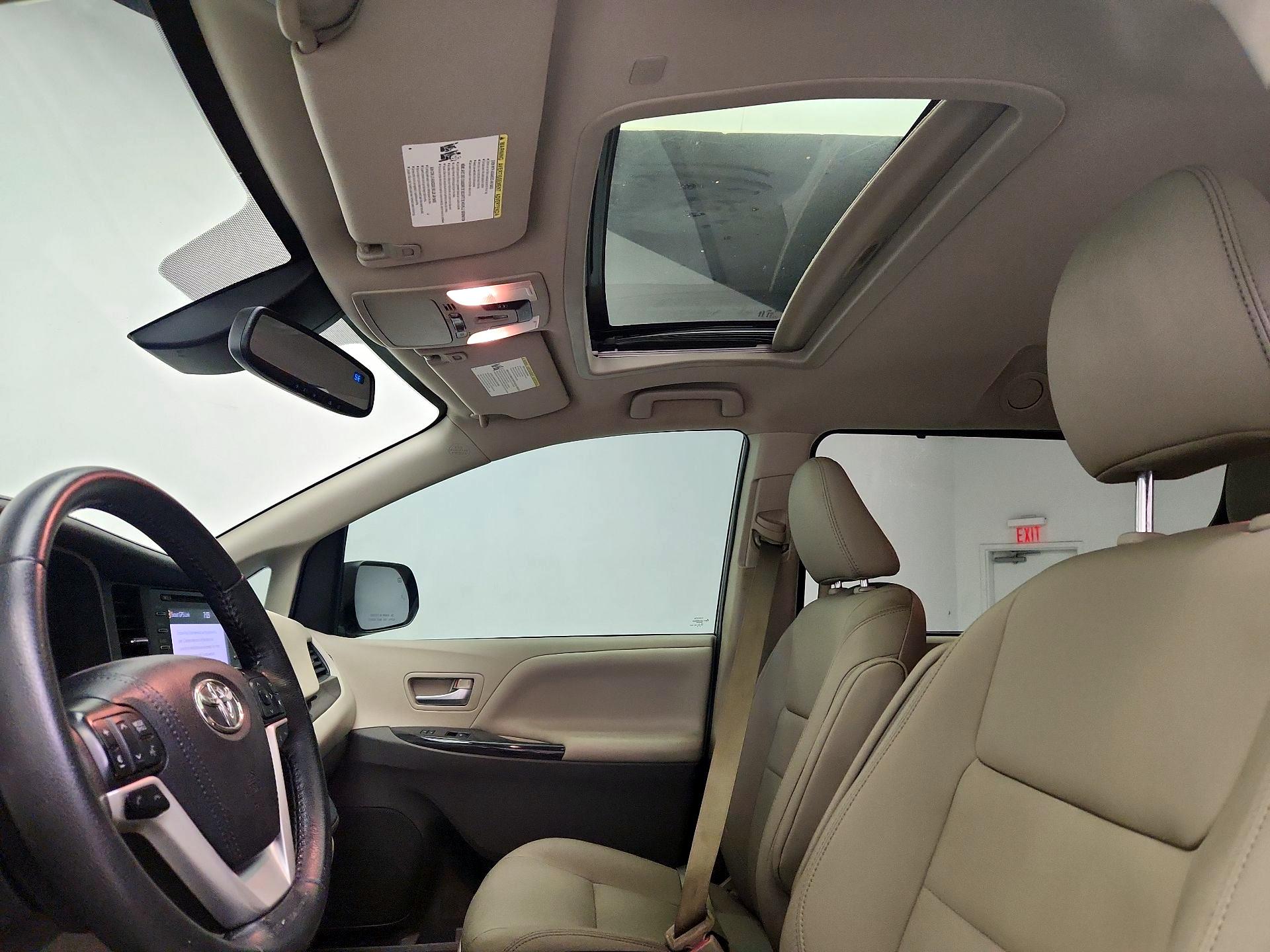 Thumbnail: 2020 Toyota Sienna - 19