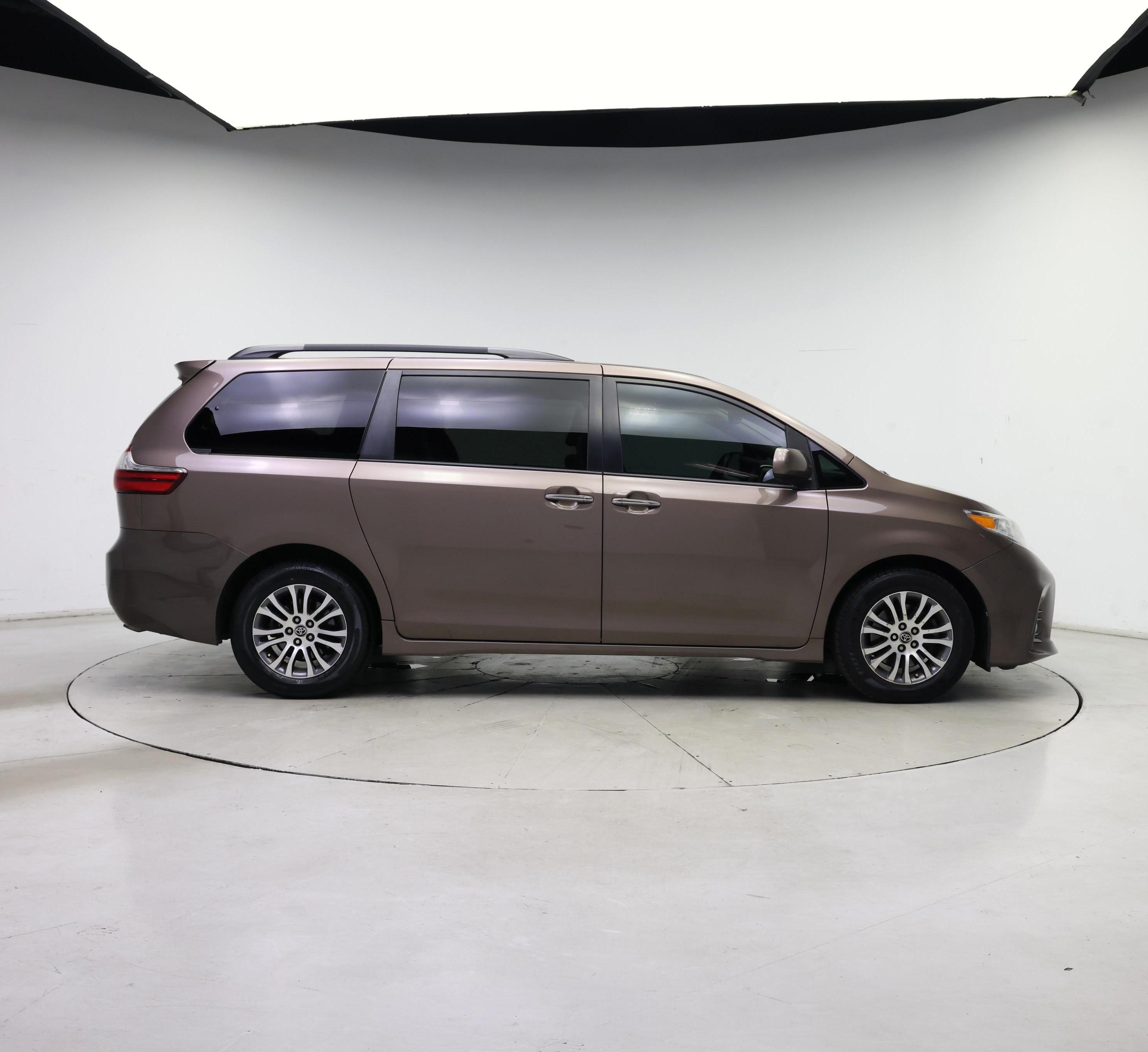 Thumbnail: 2020 Toyota Sienna - 7
