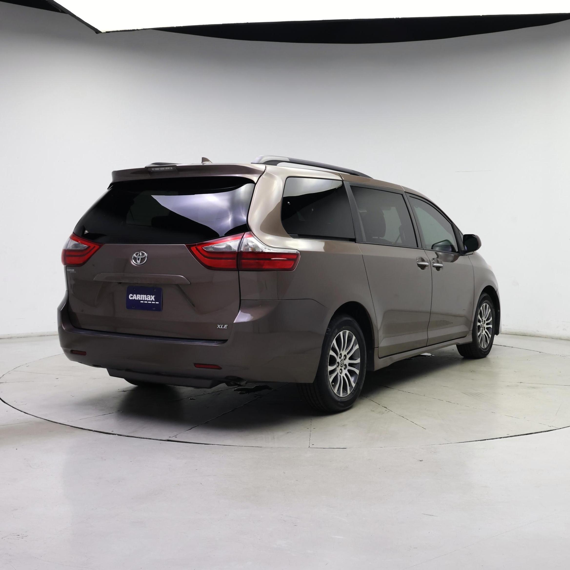 Thumbnail: 2020 Toyota Sienna - 8