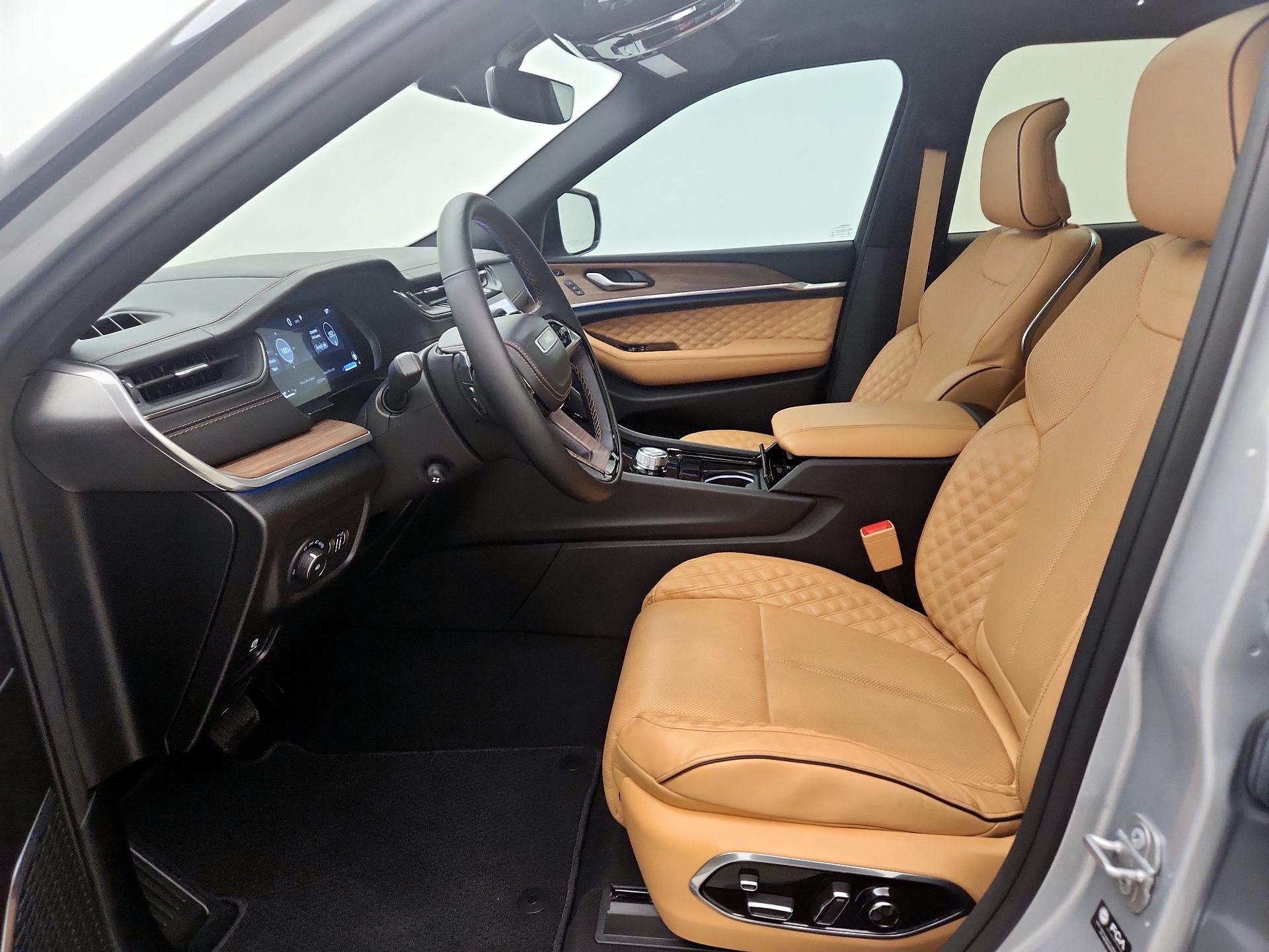 Thumbnail: 2022 Jeep Grand Cherokee - 11