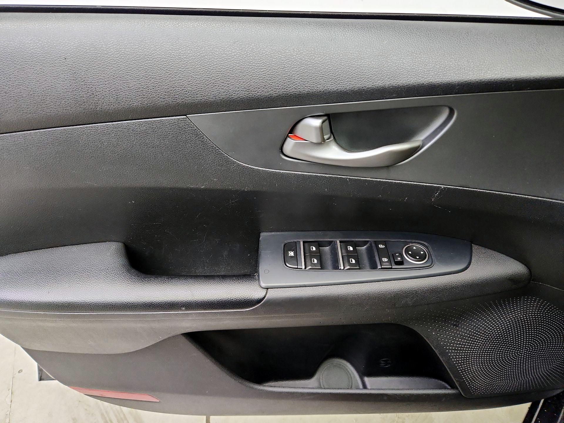 Thumbnail: 2020 Kia Forte - 12