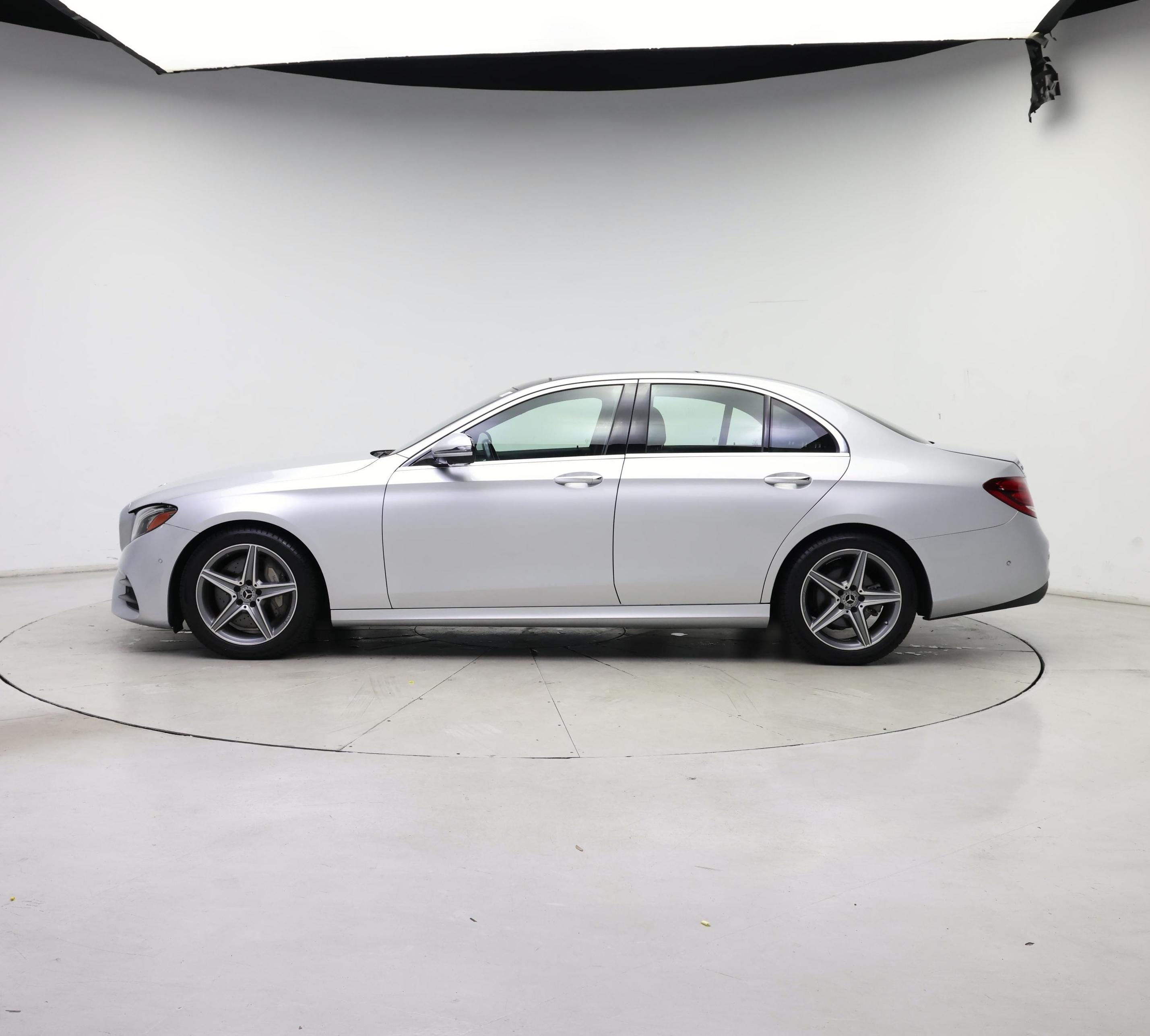 Thumbnail: 2020 Mercedes-Benz E-Class - 3