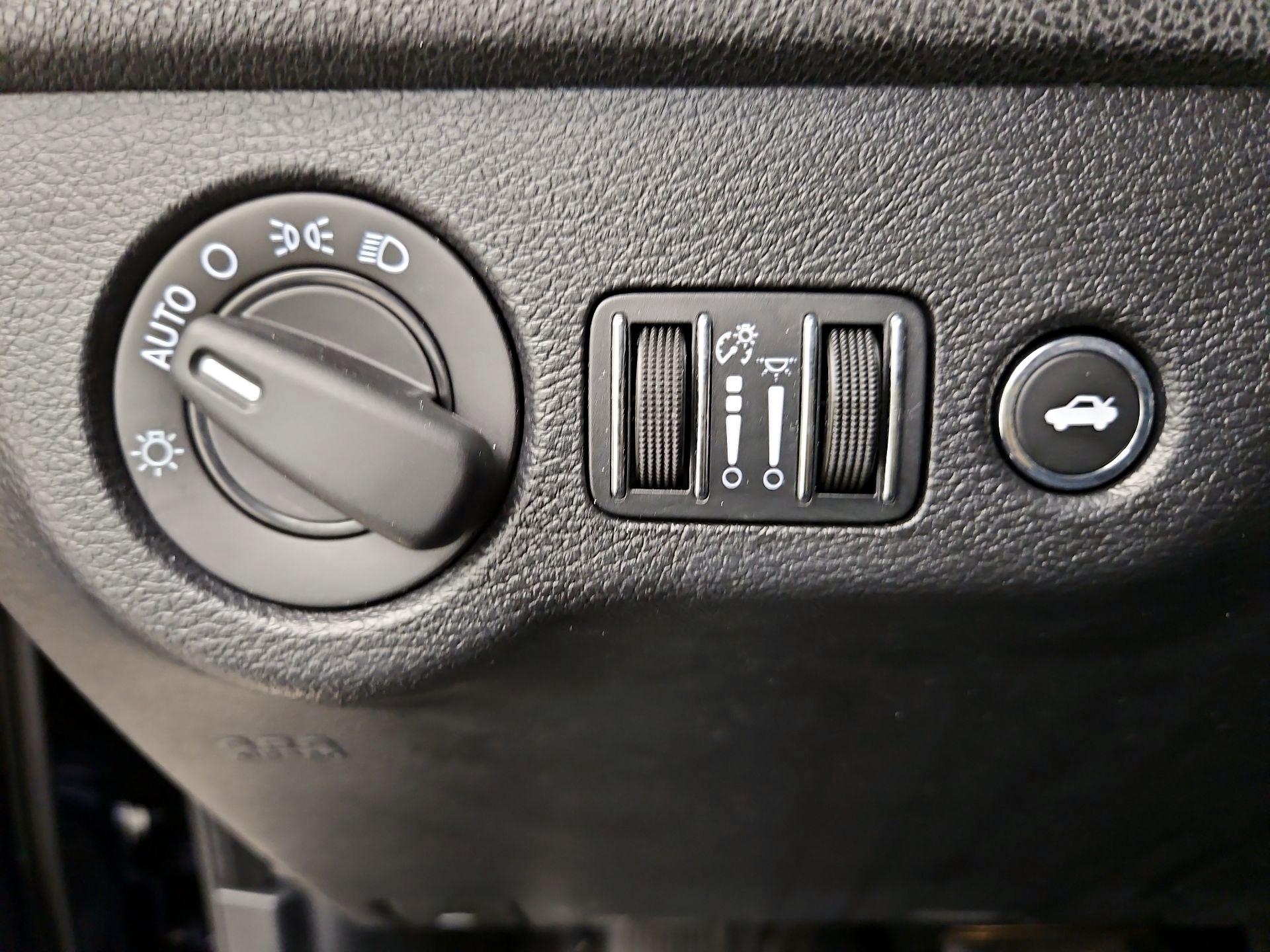 Thumbnail: 2015 Dodge Charger - 13