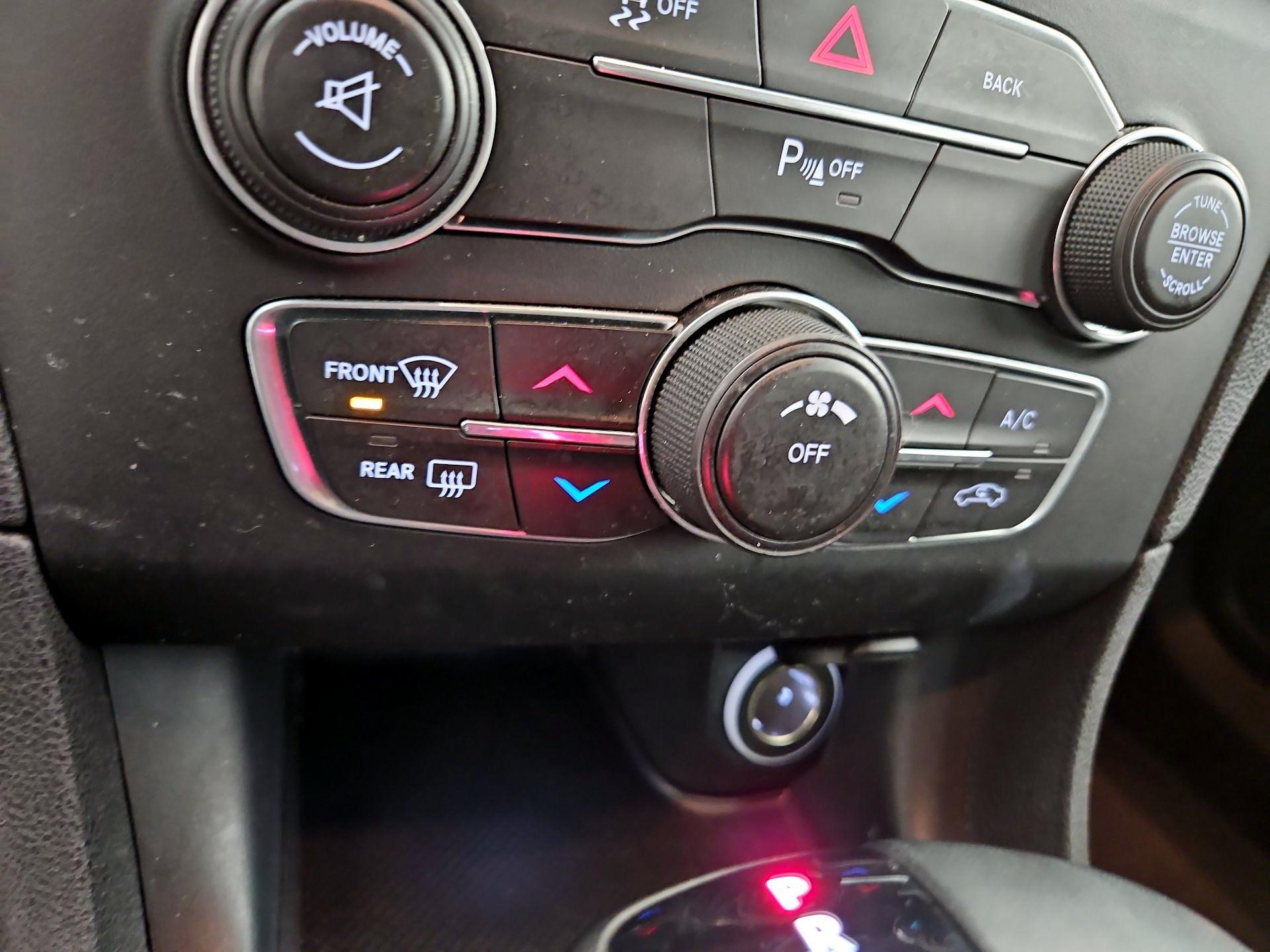 Thumbnail: 2015 Dodge Charger - 16