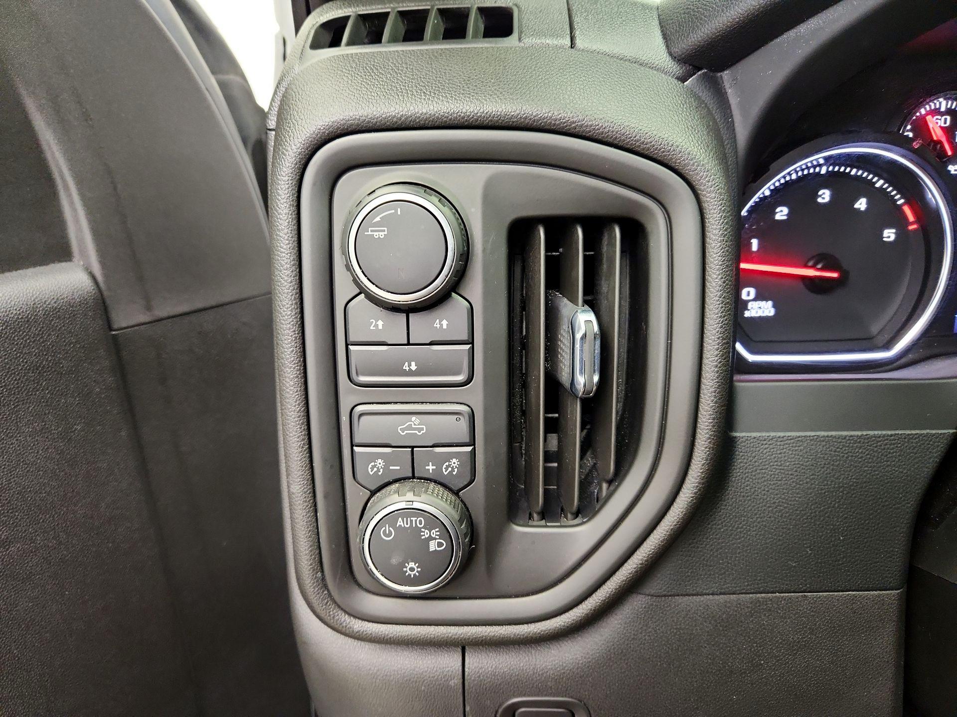 Thumbnail: 2022 Chevrolet Silverado 3500 - 13