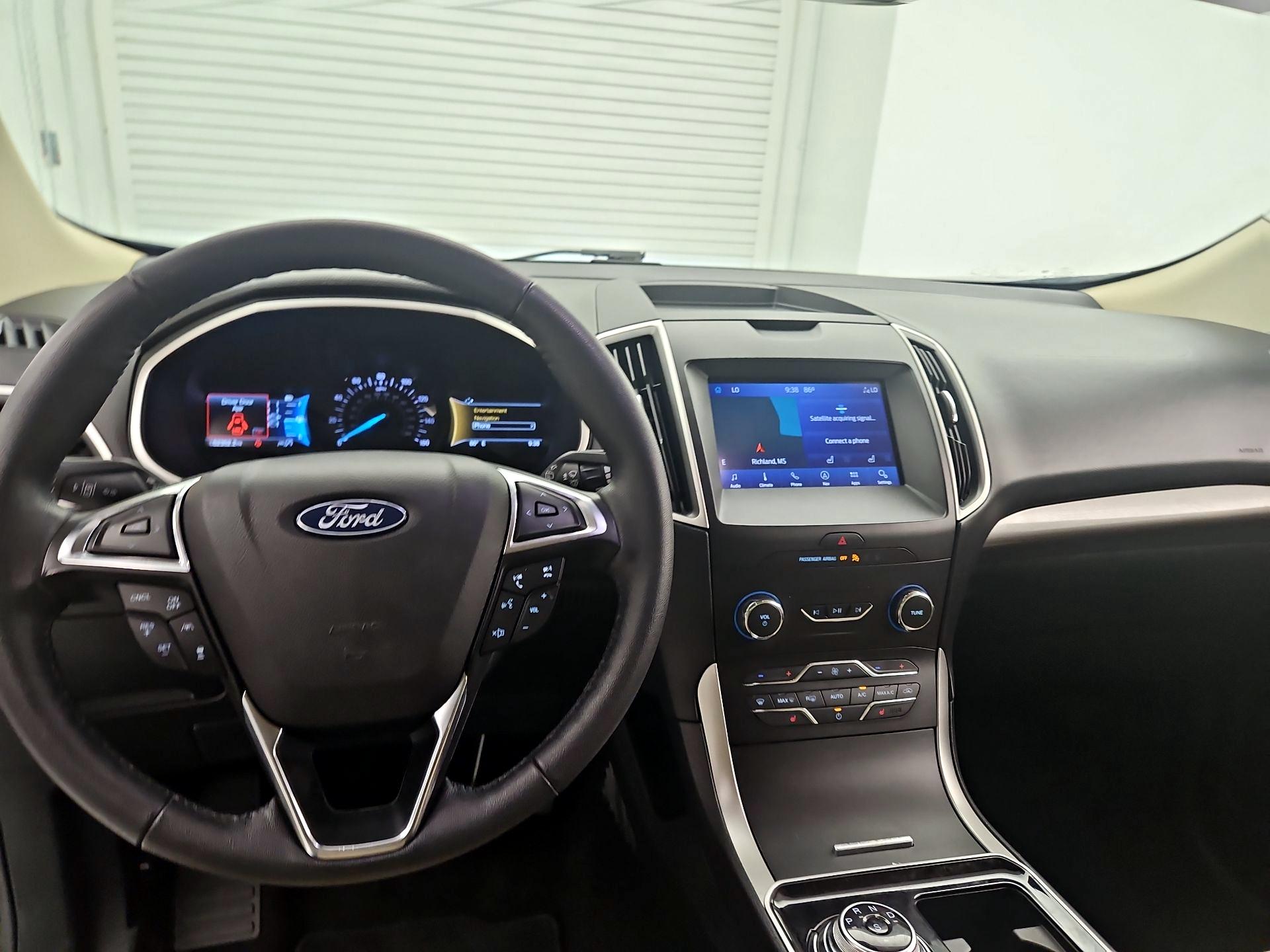 Thumbnail: 2020 Ford Edge - 9