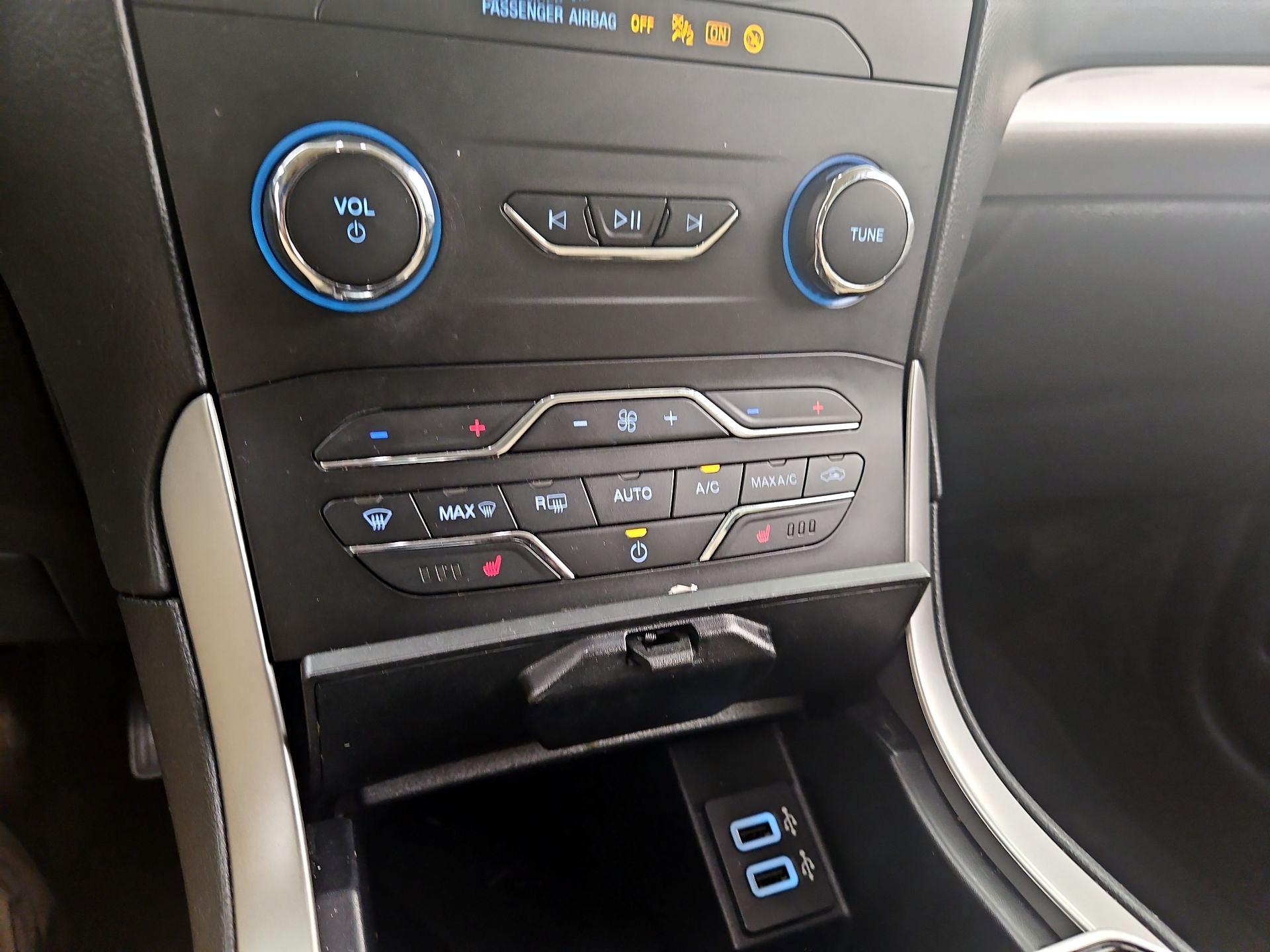 Thumbnail: 2020 Ford Edge - 16