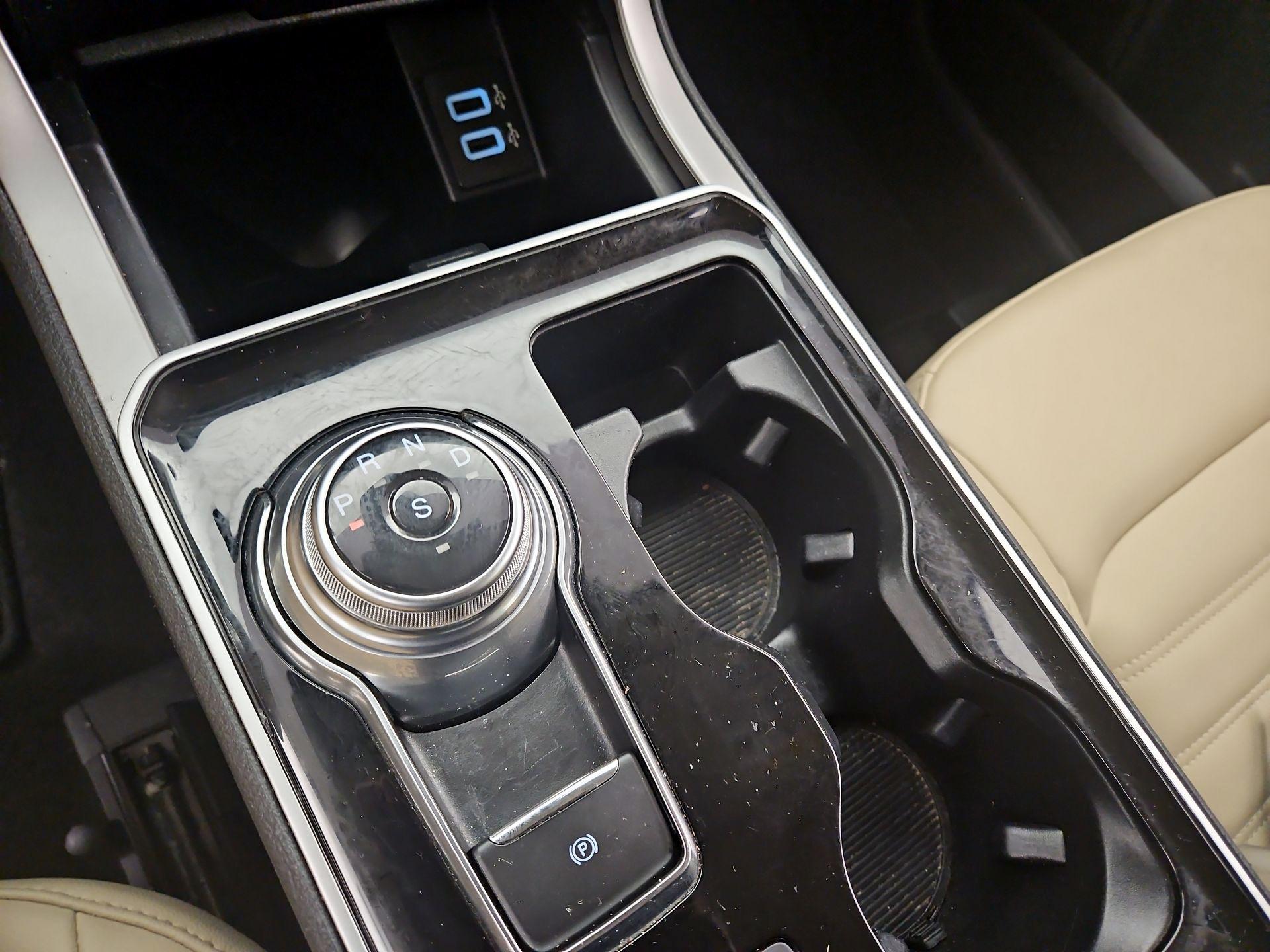 Thumbnail: 2020 Ford Edge - 17