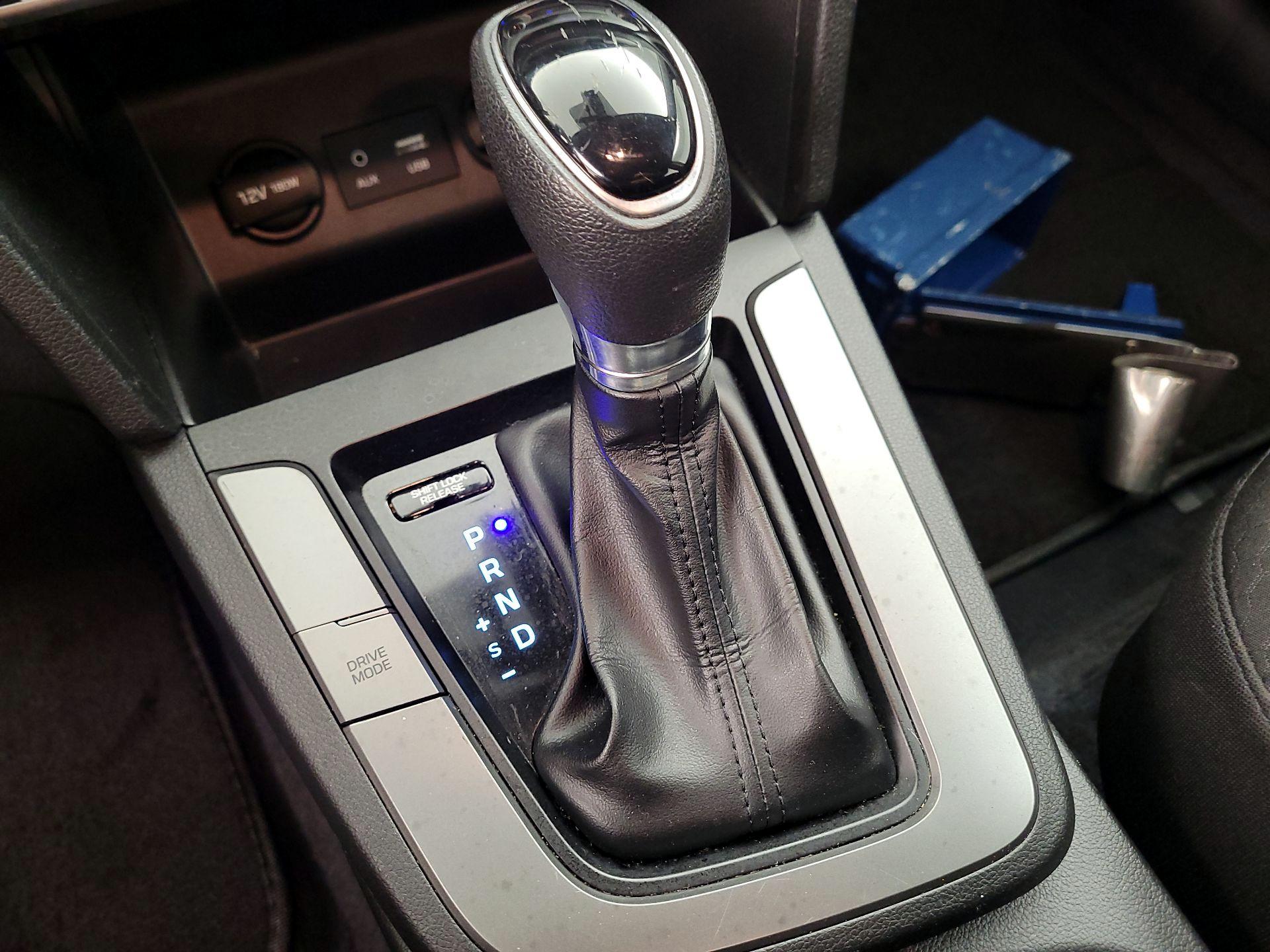 Thumbnail: 2020 Hyundai Elantra - 17
