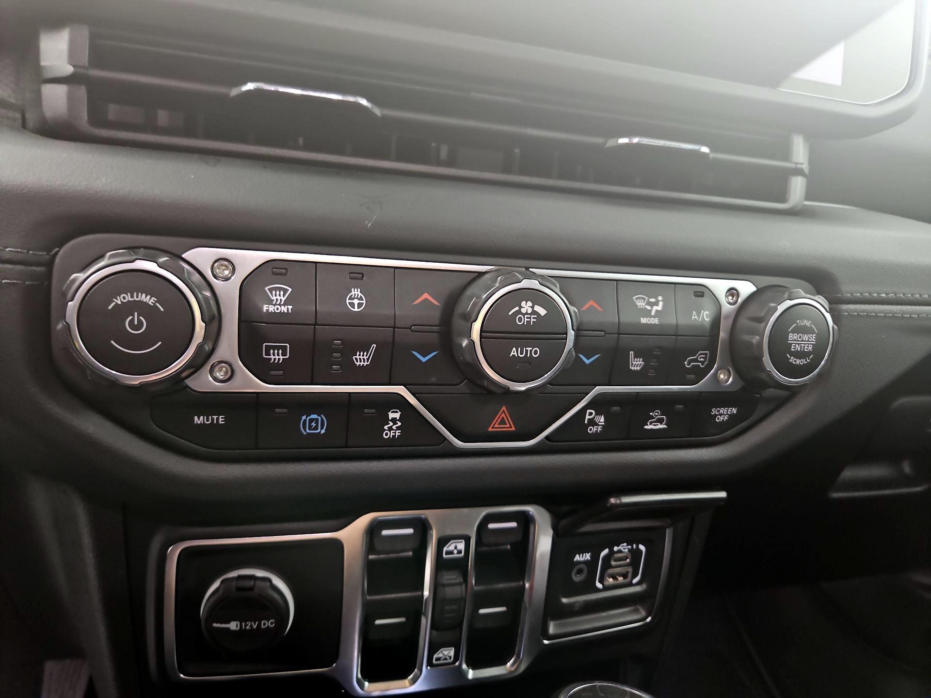 Thumbnail: 2024 Jeep Wrangler - 16