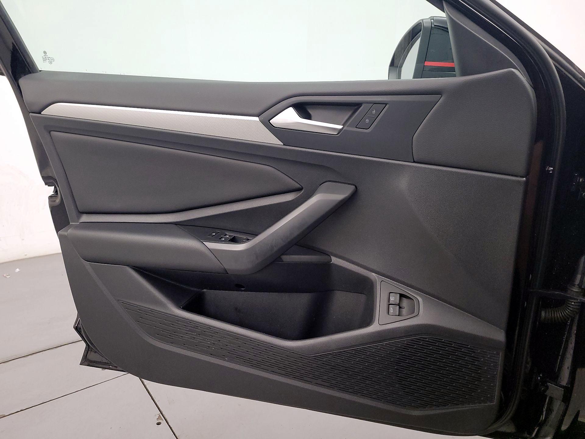 Thumbnail: 2021 Volkswagen Jetta - 12