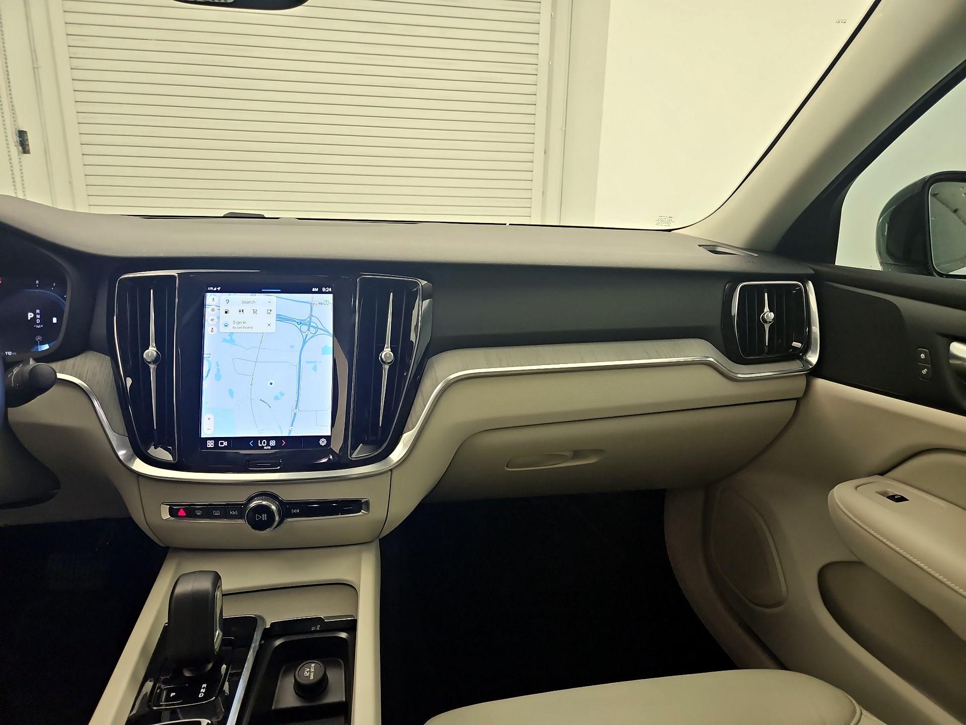 Thumbnail: 2023 Volvo S60 - 9