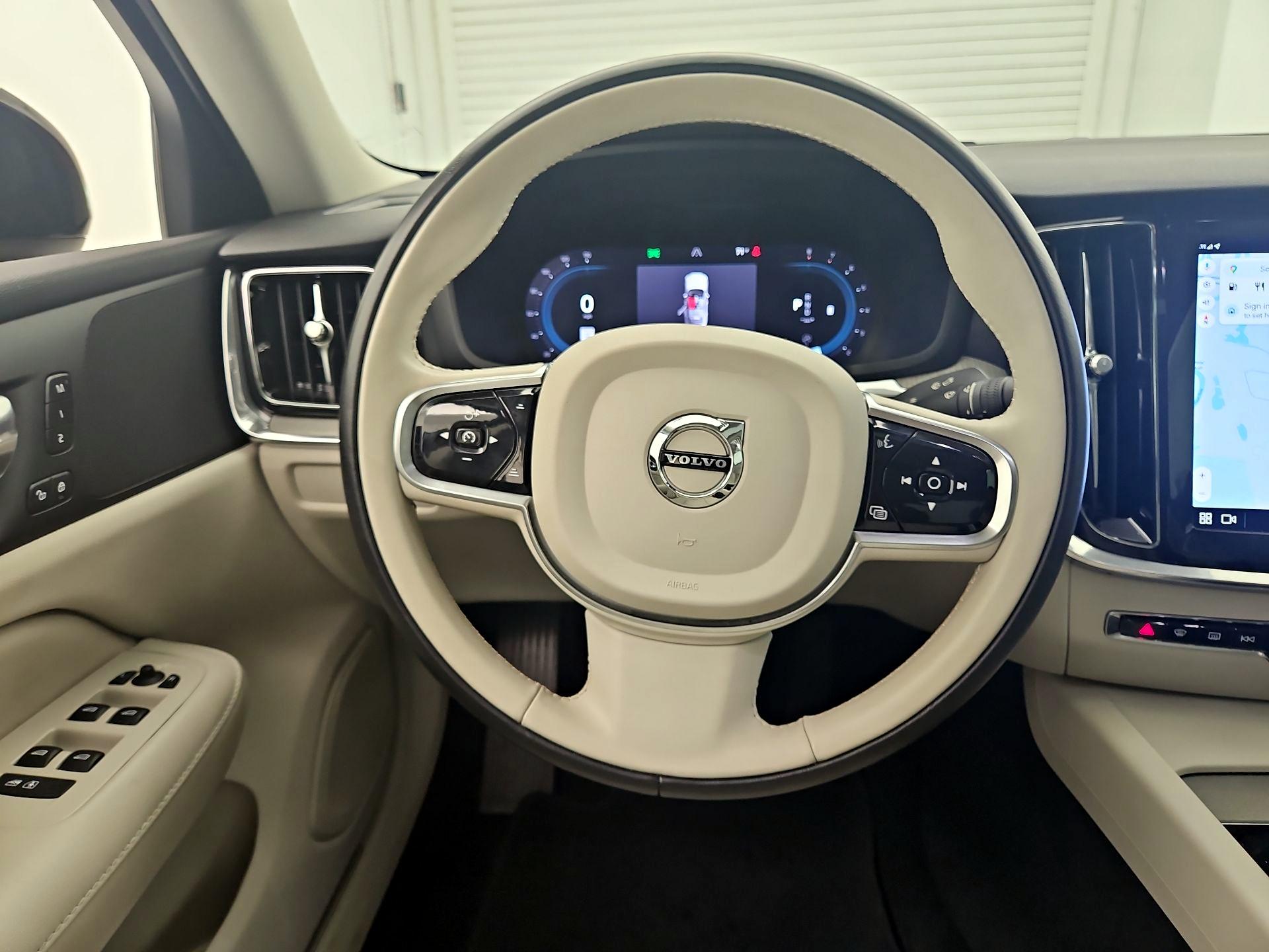 Thumbnail: 2023 Volvo S60 - 10