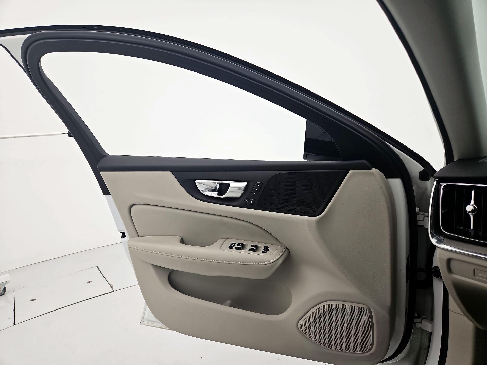 Thumbnail: 2023 Volvo S60 - 12