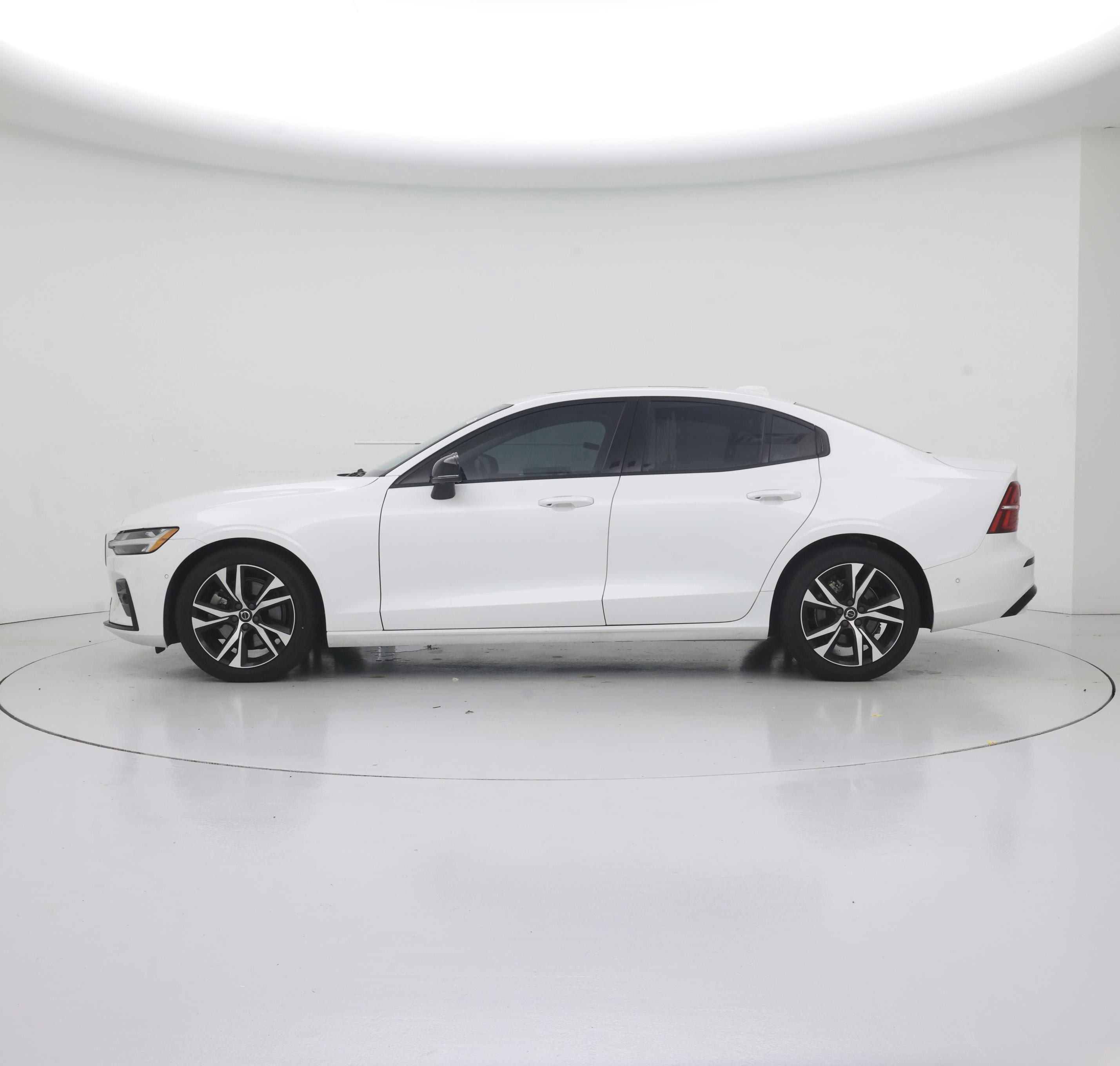 Thumbnail: 2023 Volvo S60 - 3