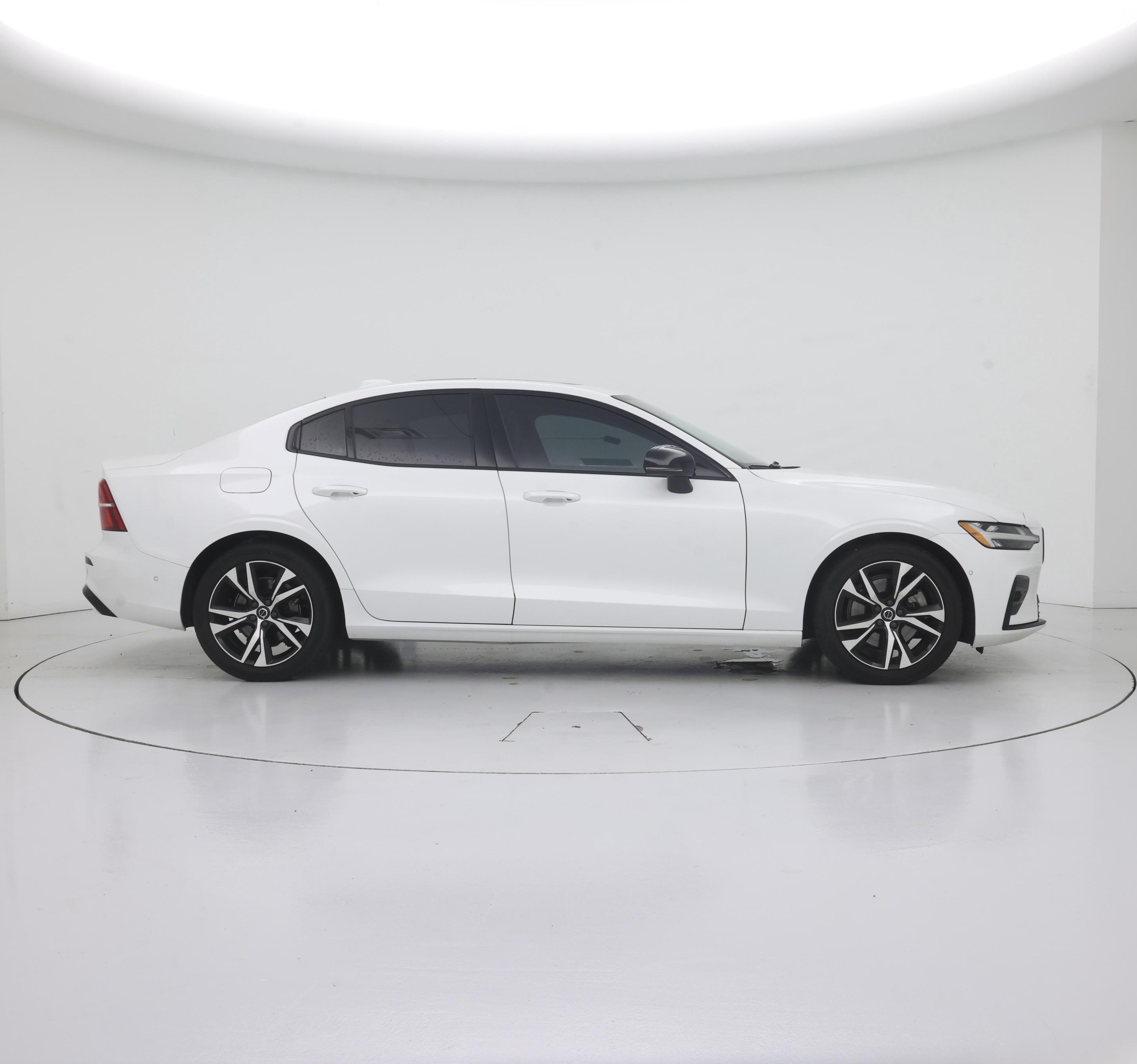 Thumbnail: 2023 Volvo S60 - 7
