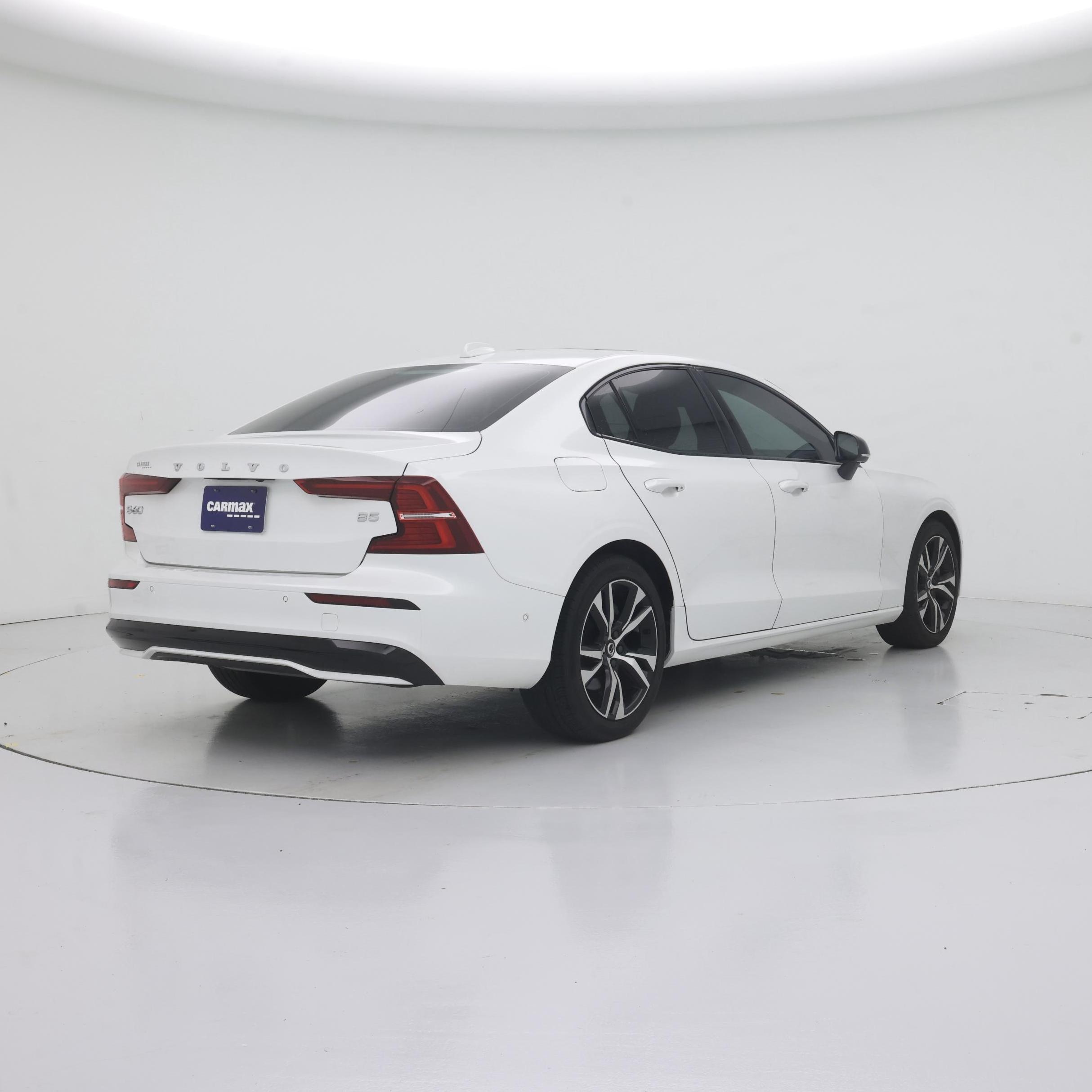 Thumbnail: 2023 Volvo S60 - 8