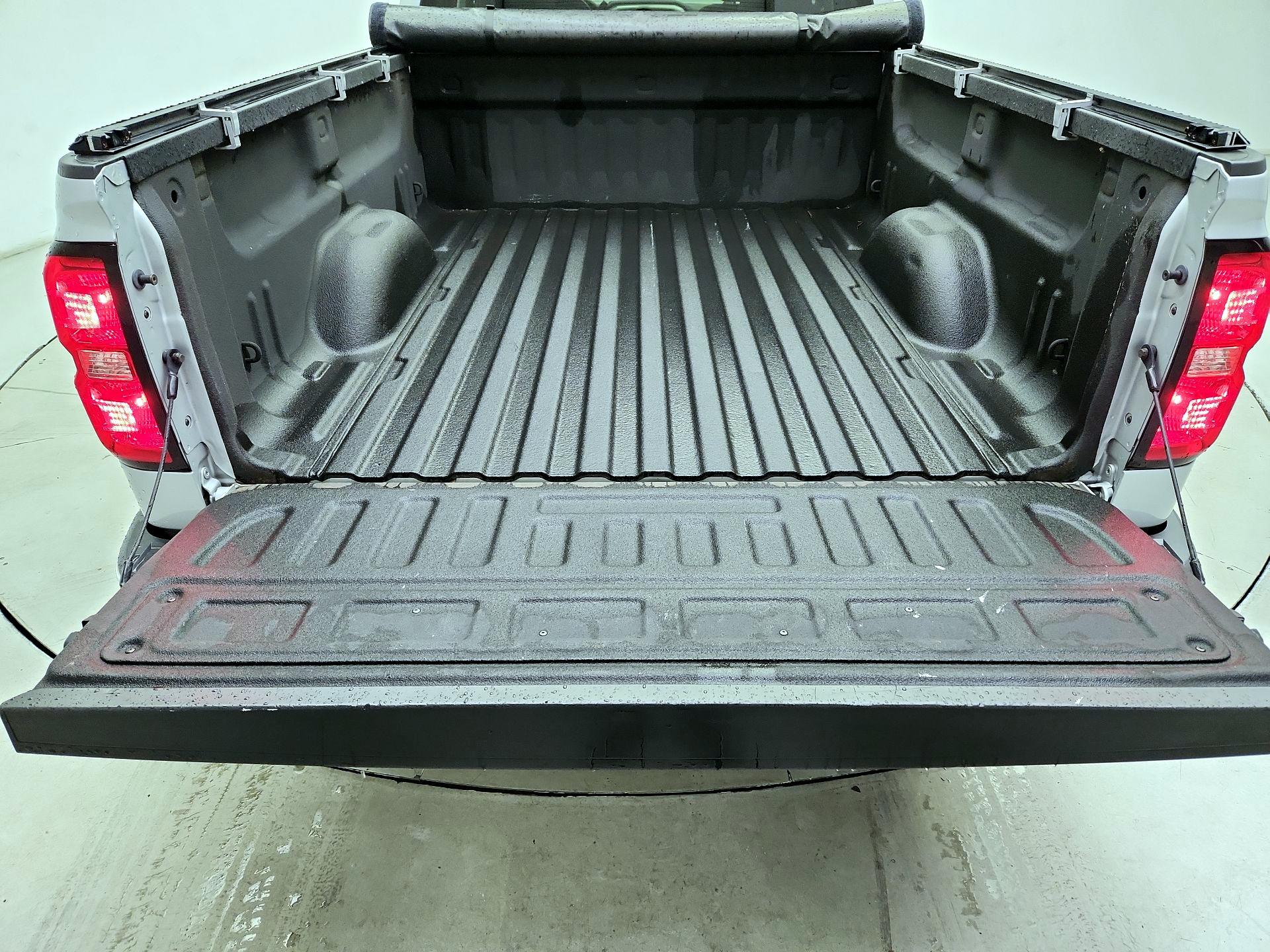 Thumbnail: 2017 Chevrolet Silverado 1500 - 19