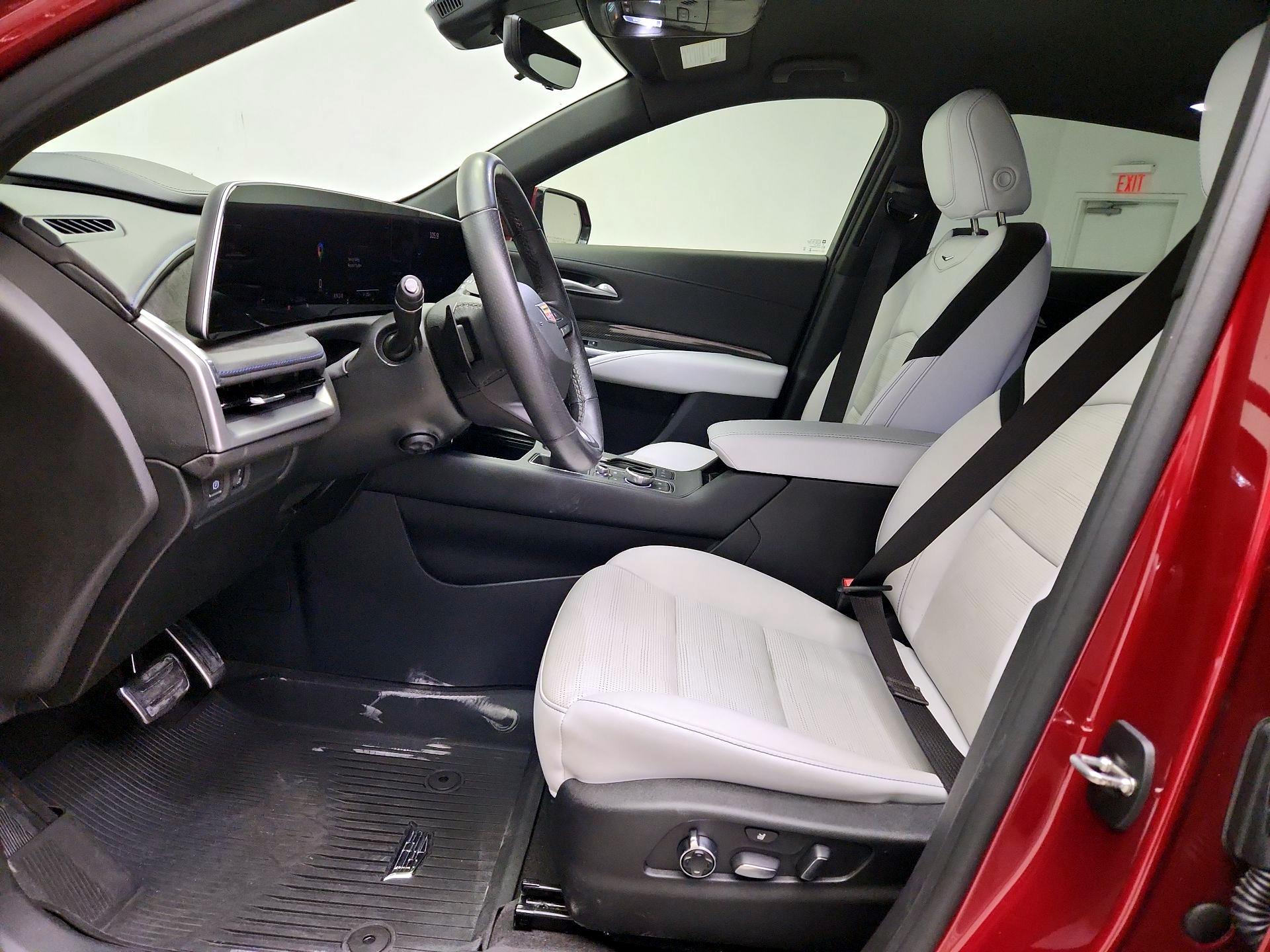 Thumbnail: 2024 Cadillac XT4 - 11