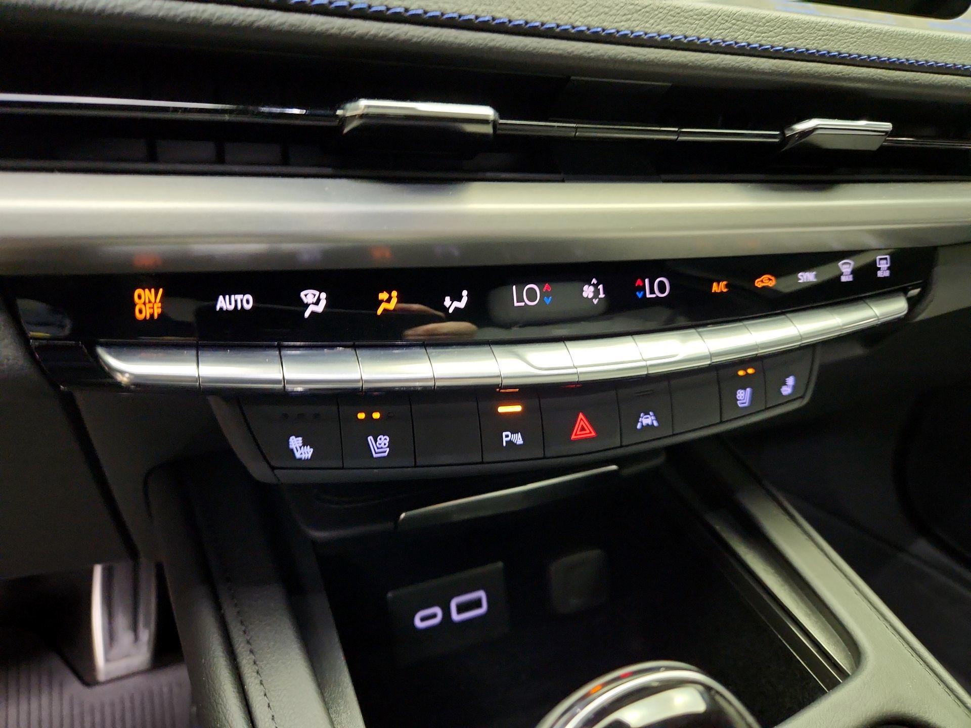 Thumbnail: 2024 Cadillac XT4 - 16
