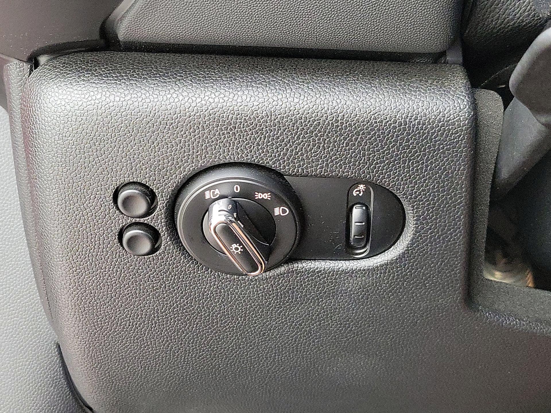 Thumbnail: 2019 MINI Cooper Hardtop - 13