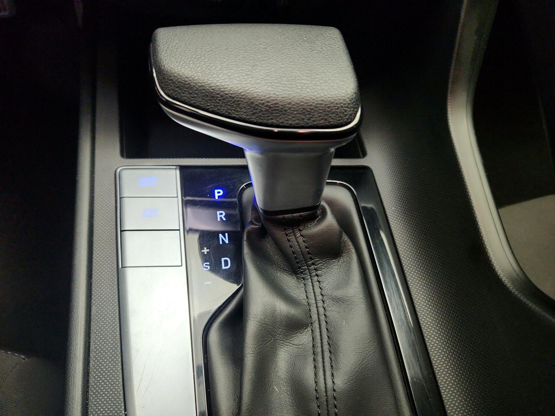 Thumbnail: 2021 Hyundai Elantra - 17