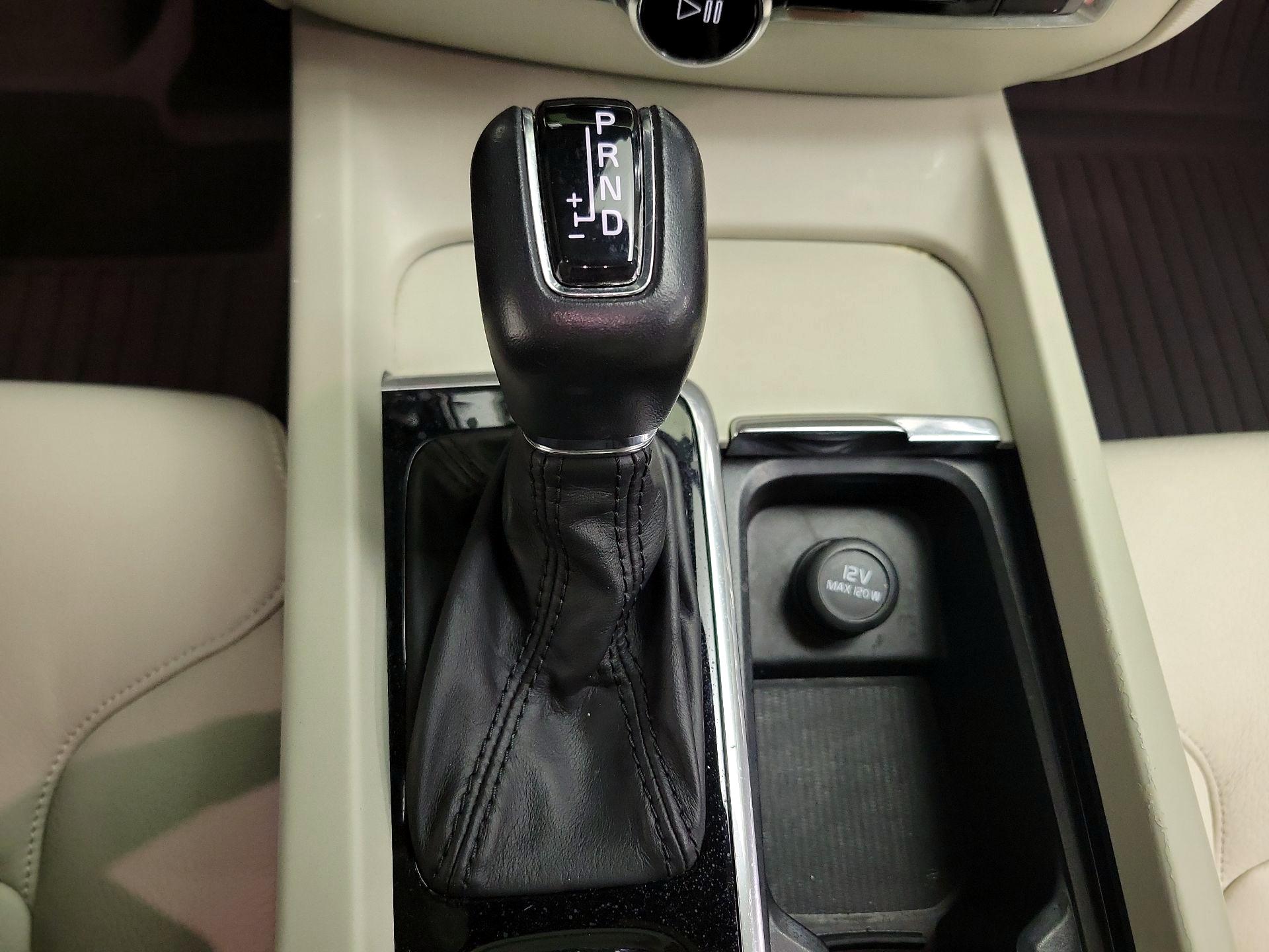 Thumbnail: 2020 Volvo S60 - 17