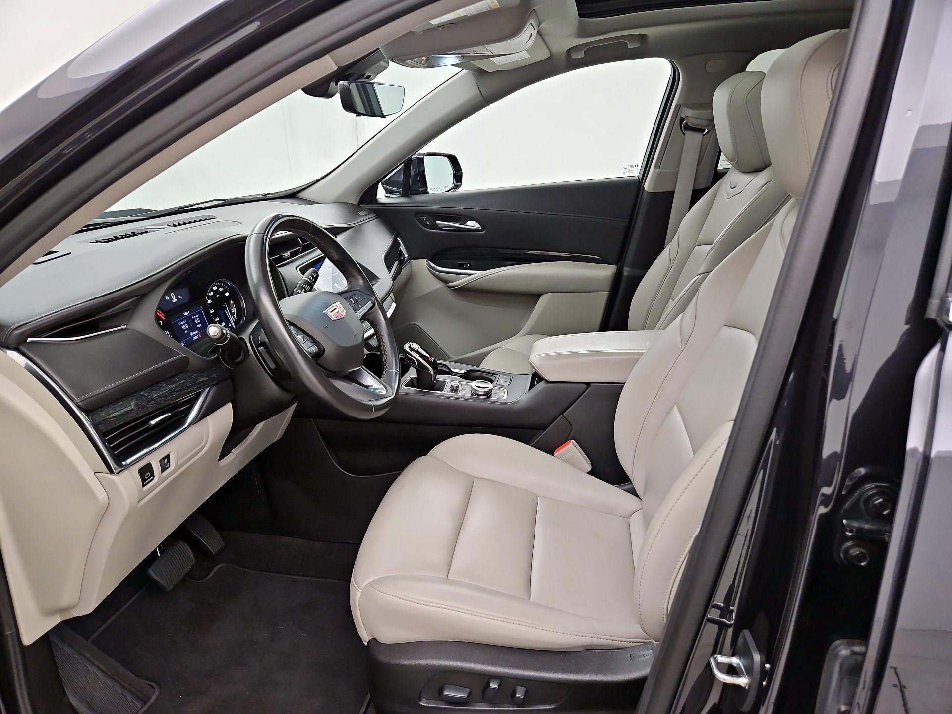 Thumbnail: 2022 Cadillac XT4 - 11