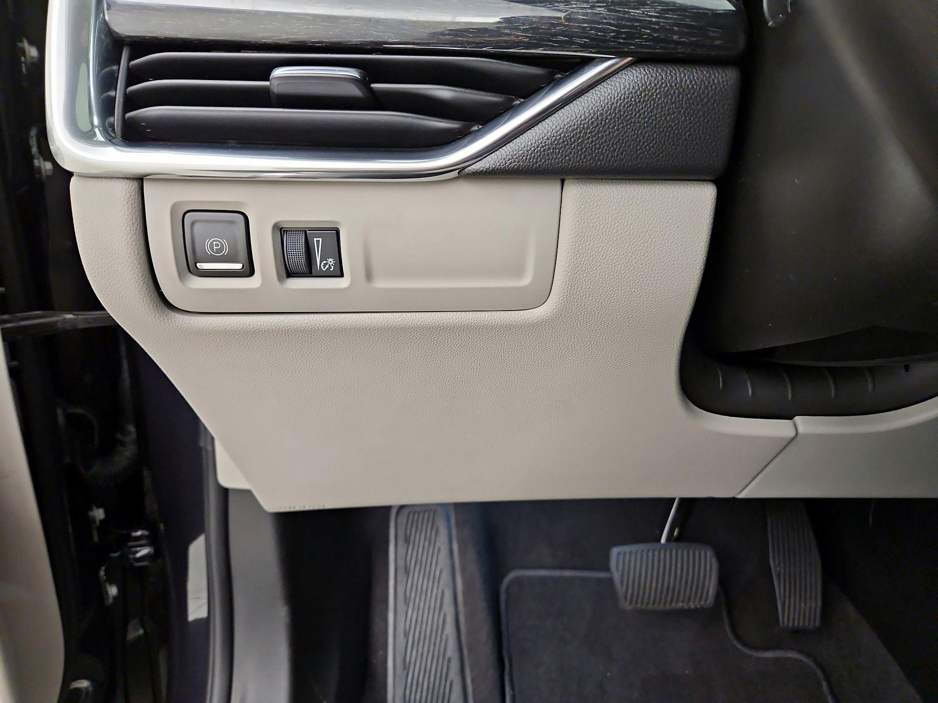 Thumbnail: 2022 Cadillac XT4 - 13