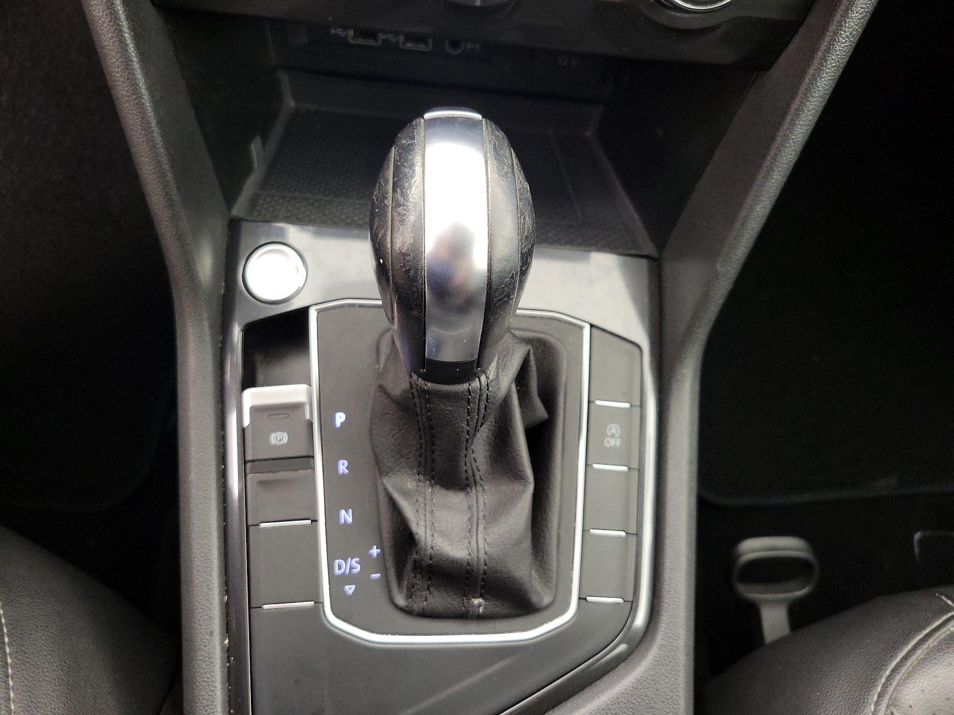 Thumbnail: 2020 Volkswagen Tiguan - 17