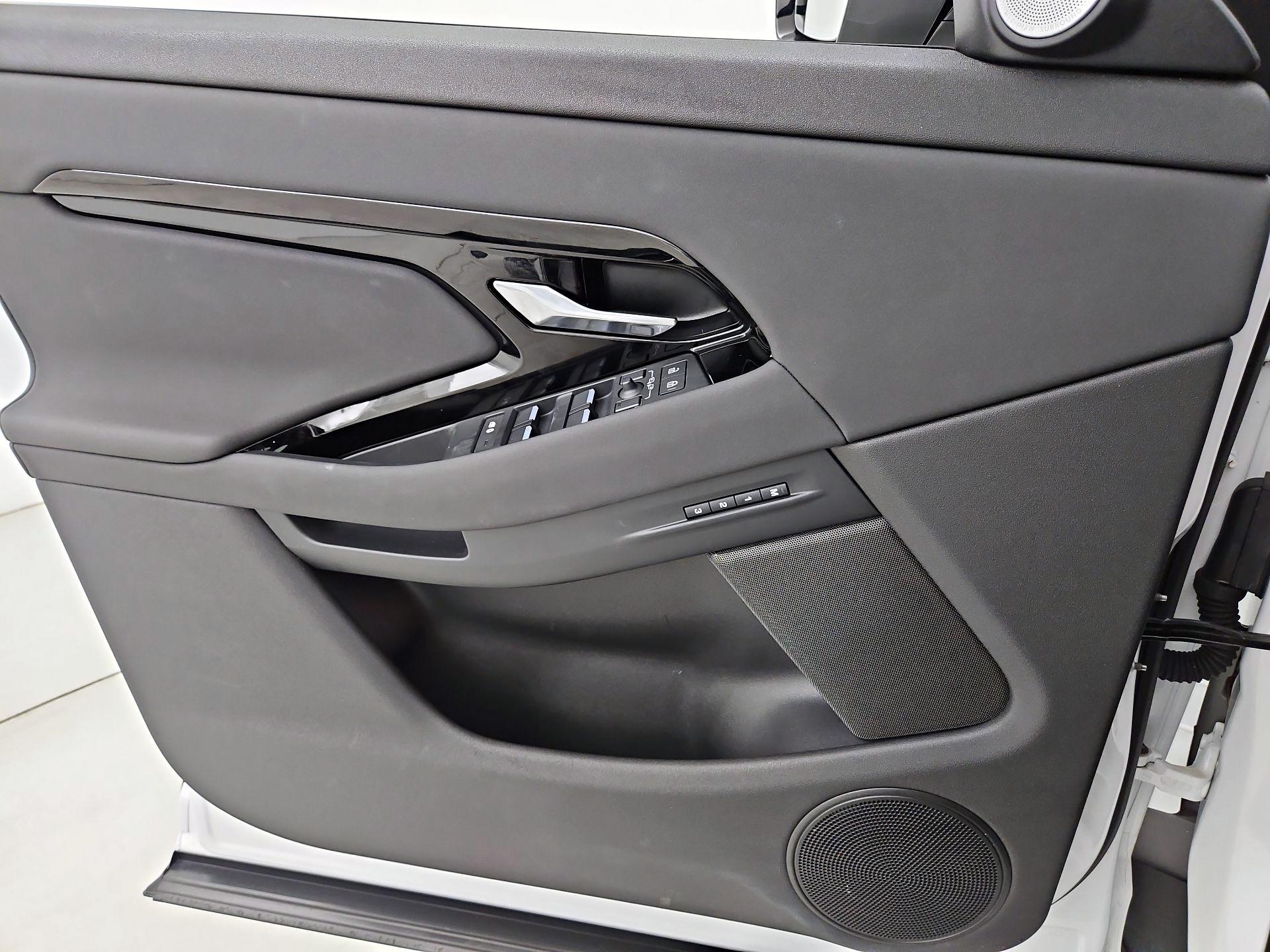 Thumbnail: 2025 Land Rover Range Rover Evoque - 12