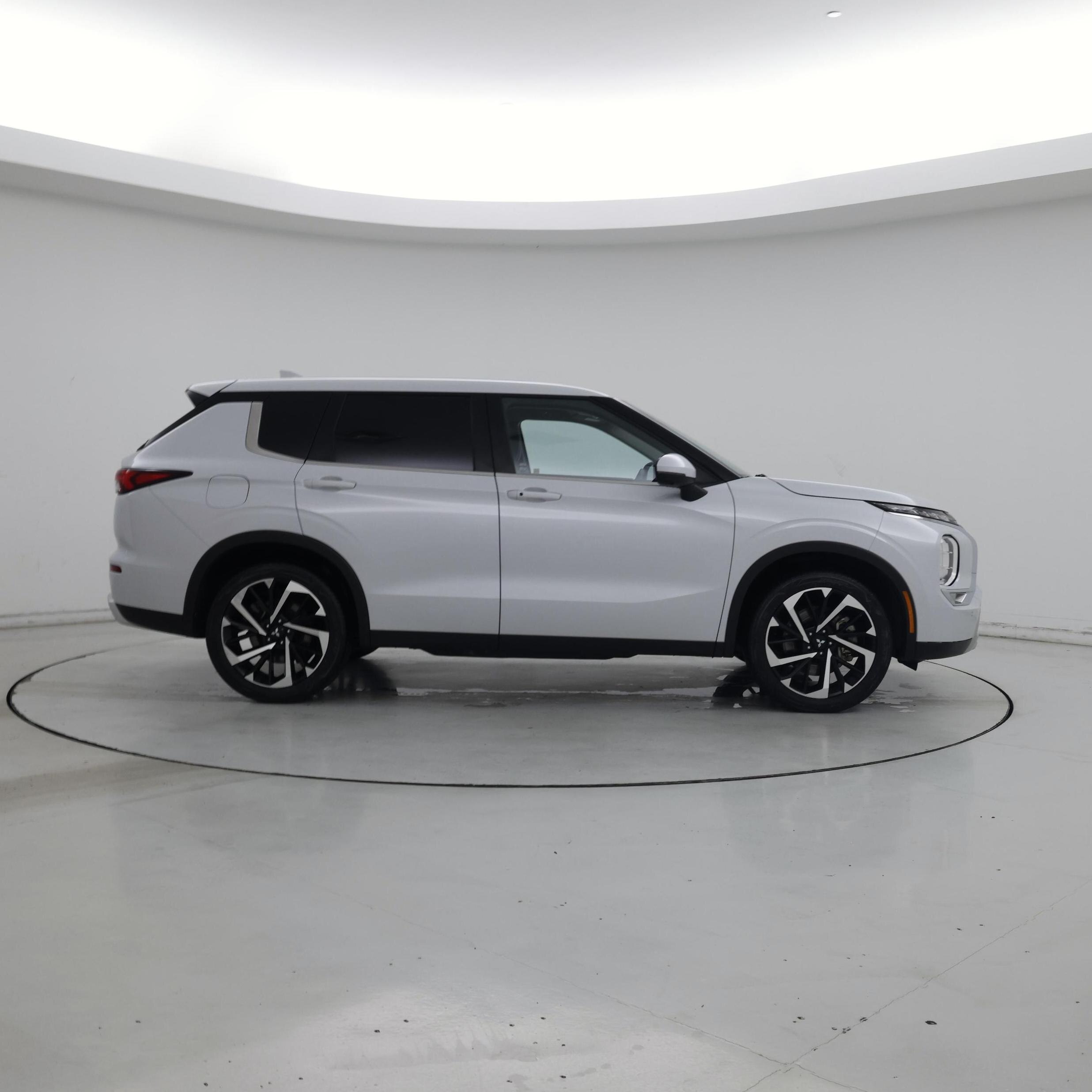 Thumbnail: 2024 Mitsubishi Outlander - 7