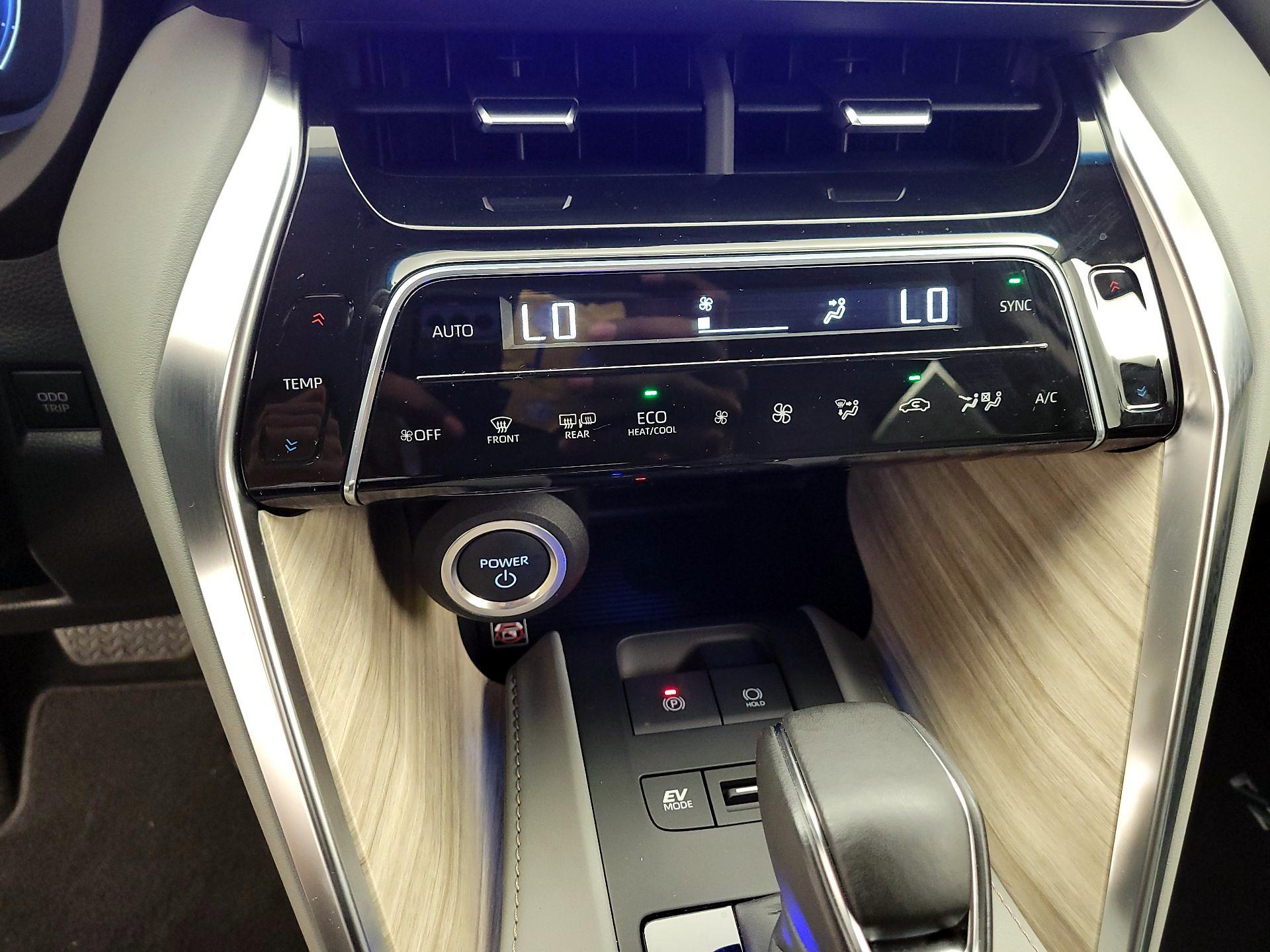 Thumbnail: 2023 Toyota Venza - 16