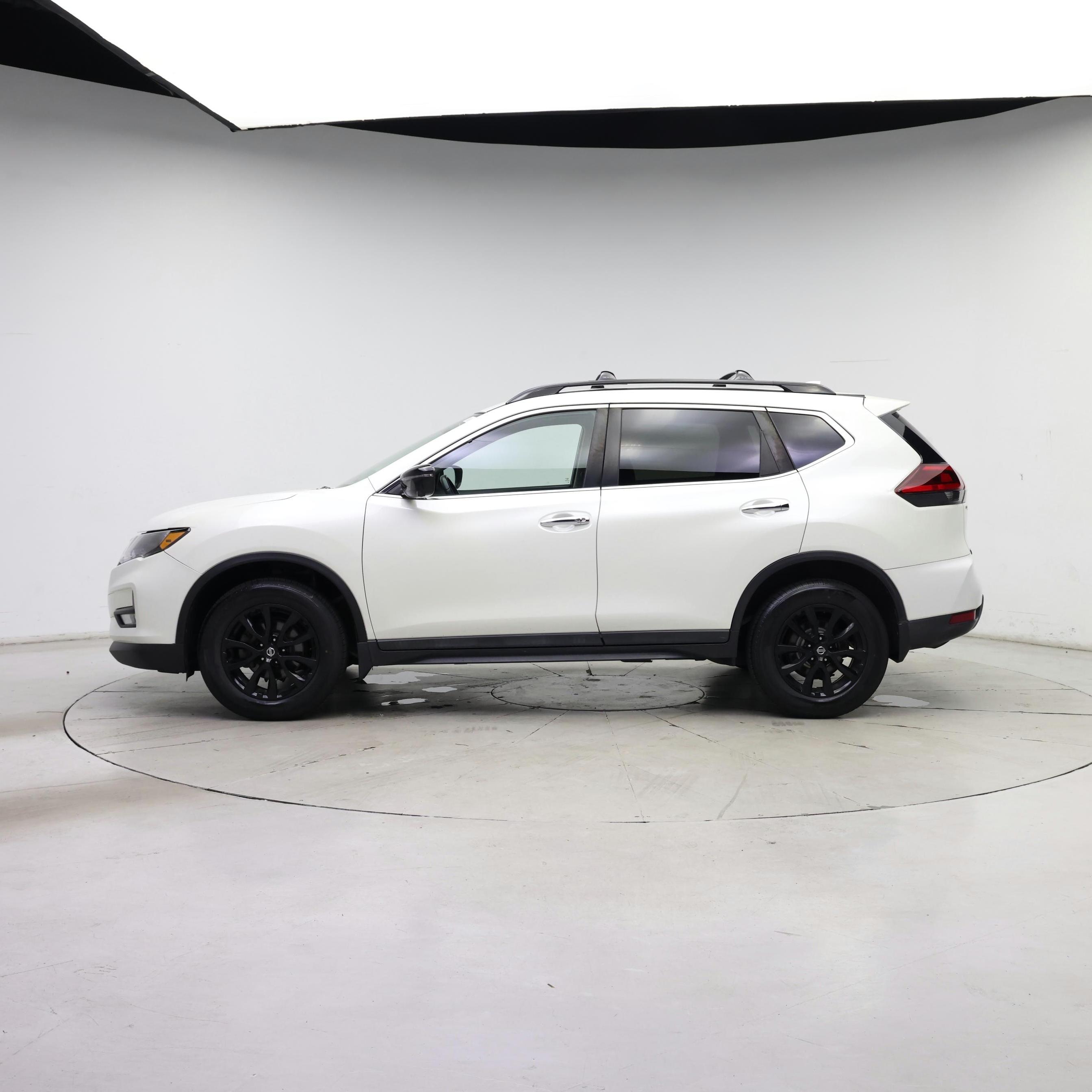 Thumbnail: 2018 Nissan Rogue - 3