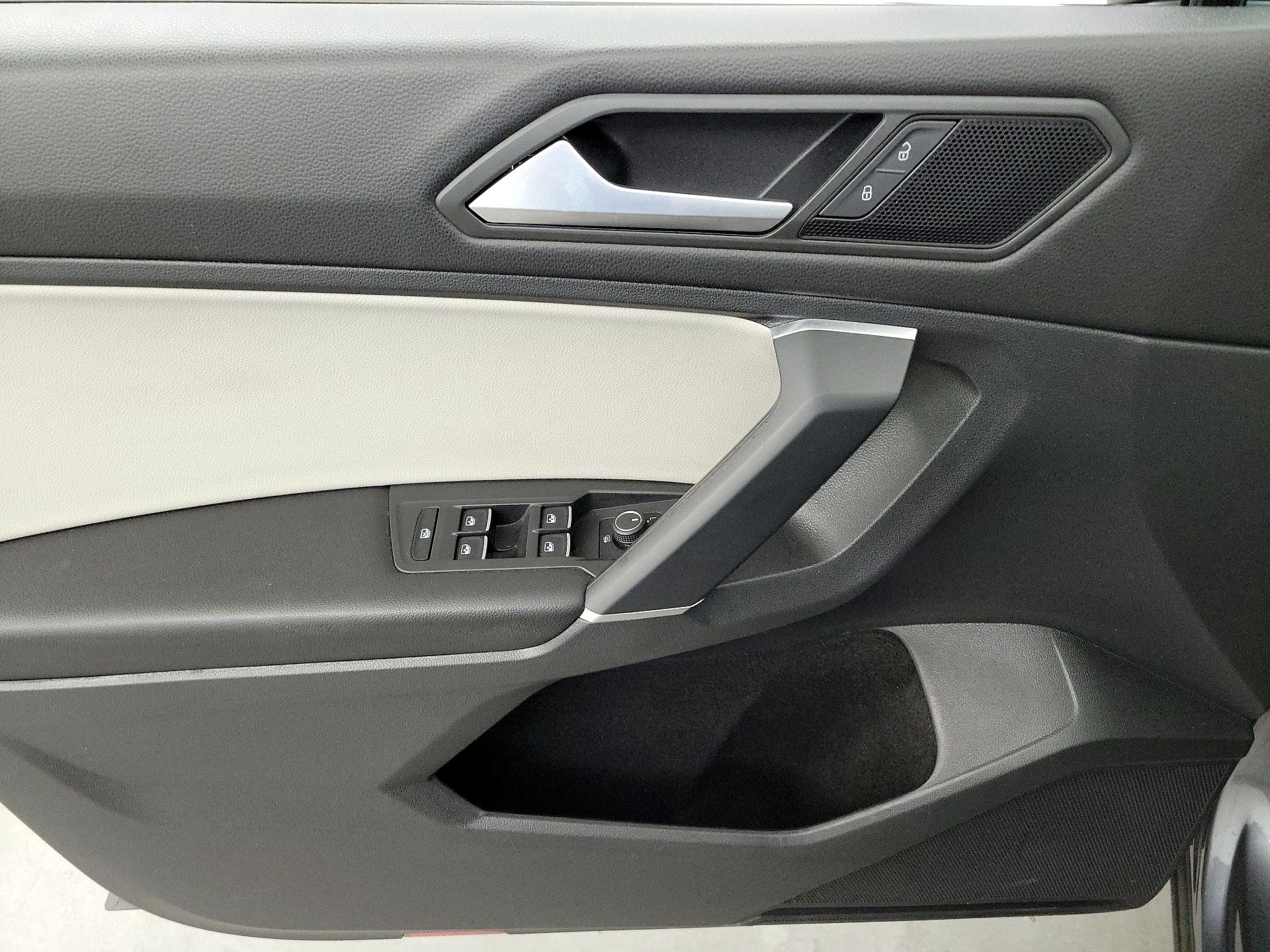 Thumbnail: 2020 Volkswagen Tiguan - 12