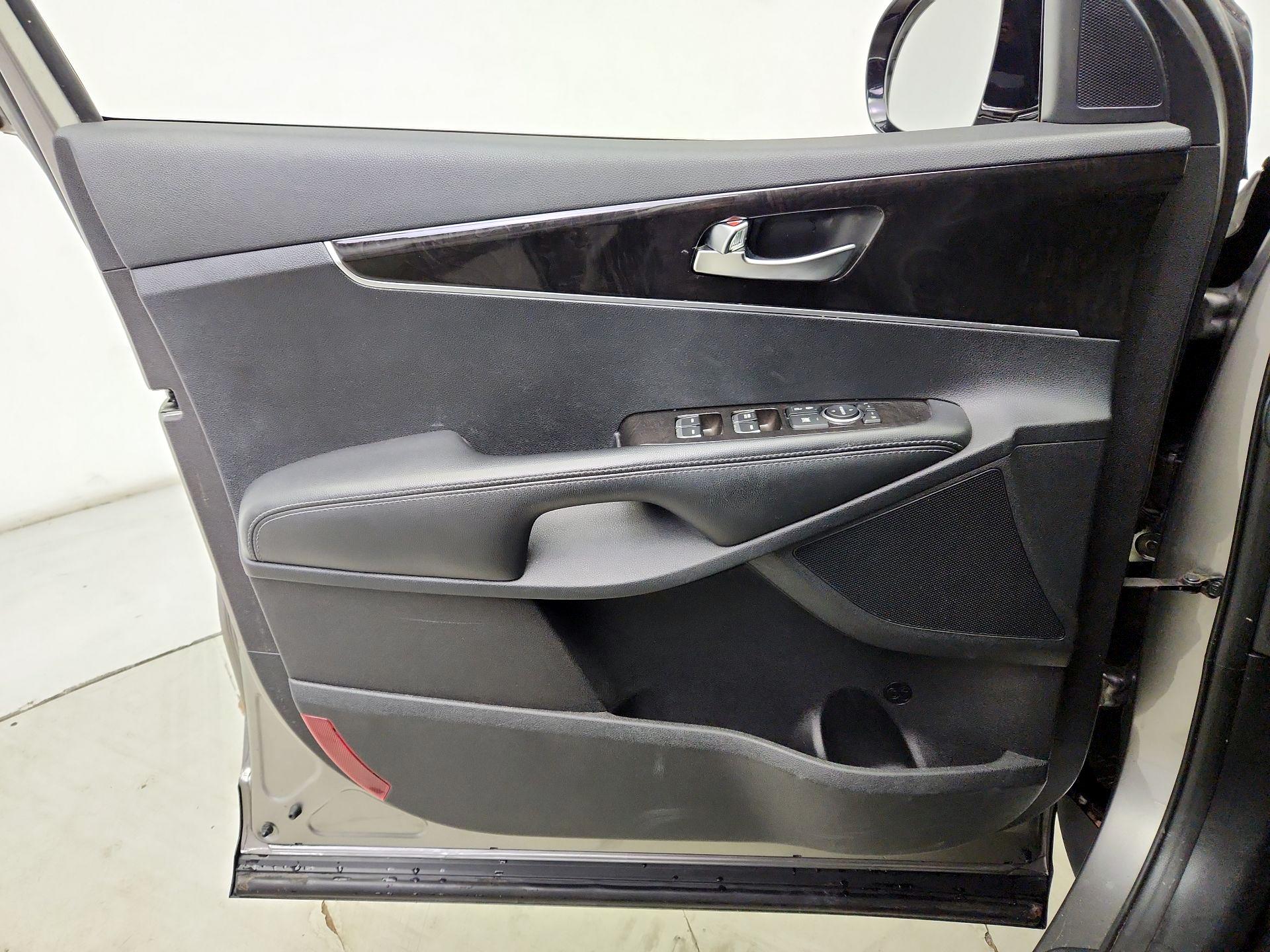 Thumbnail: 2016 Kia Sorento - 12