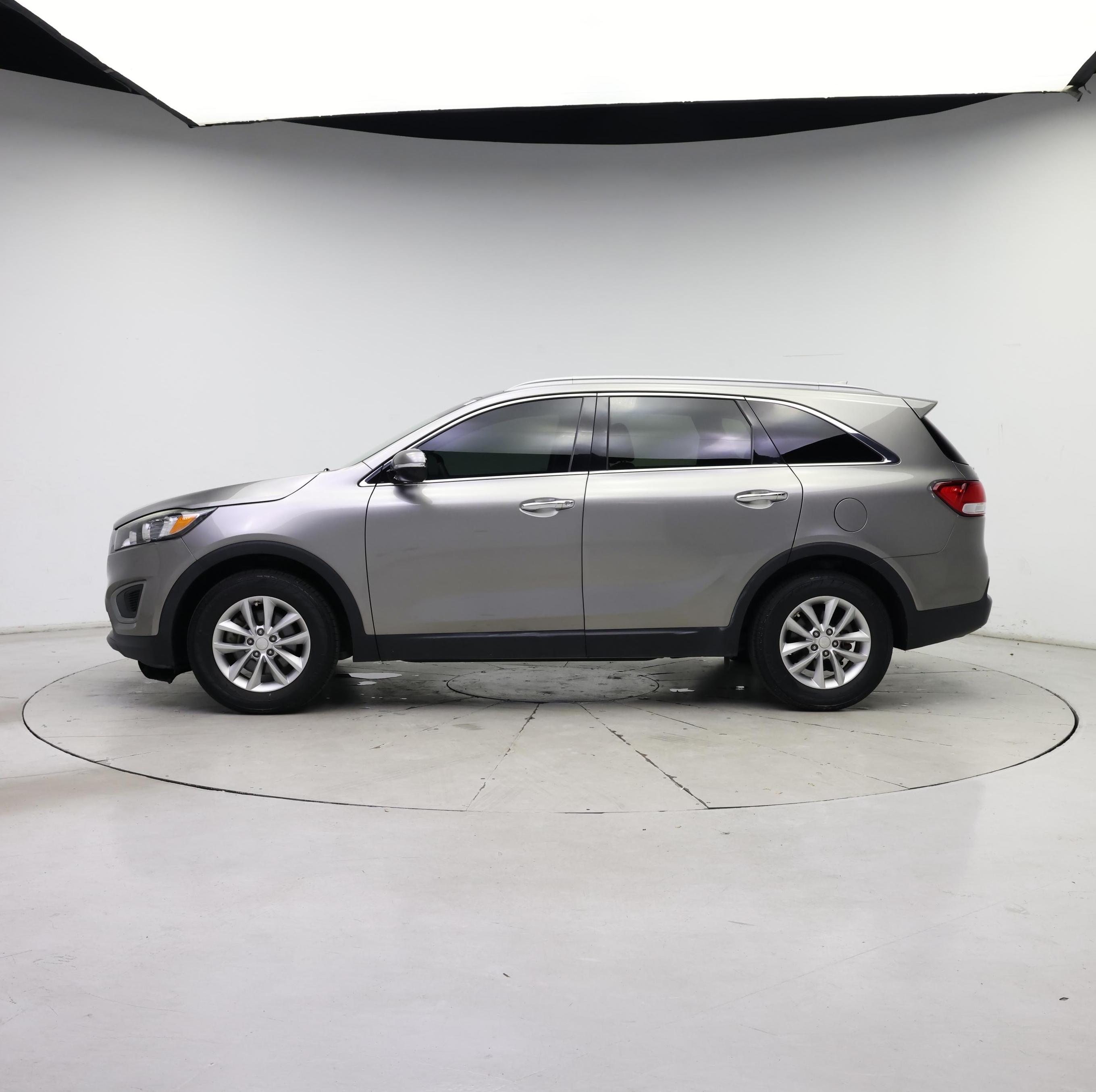Thumbnail: 2016 Kia Sorento - 3