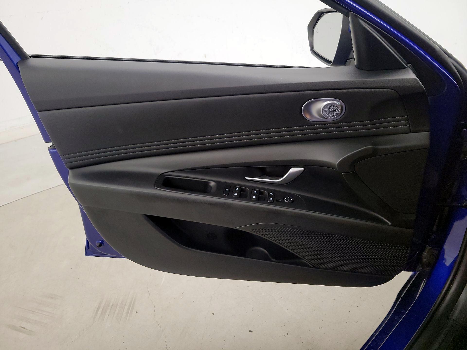 Thumbnail: 2022 Hyundai Elantra - 12