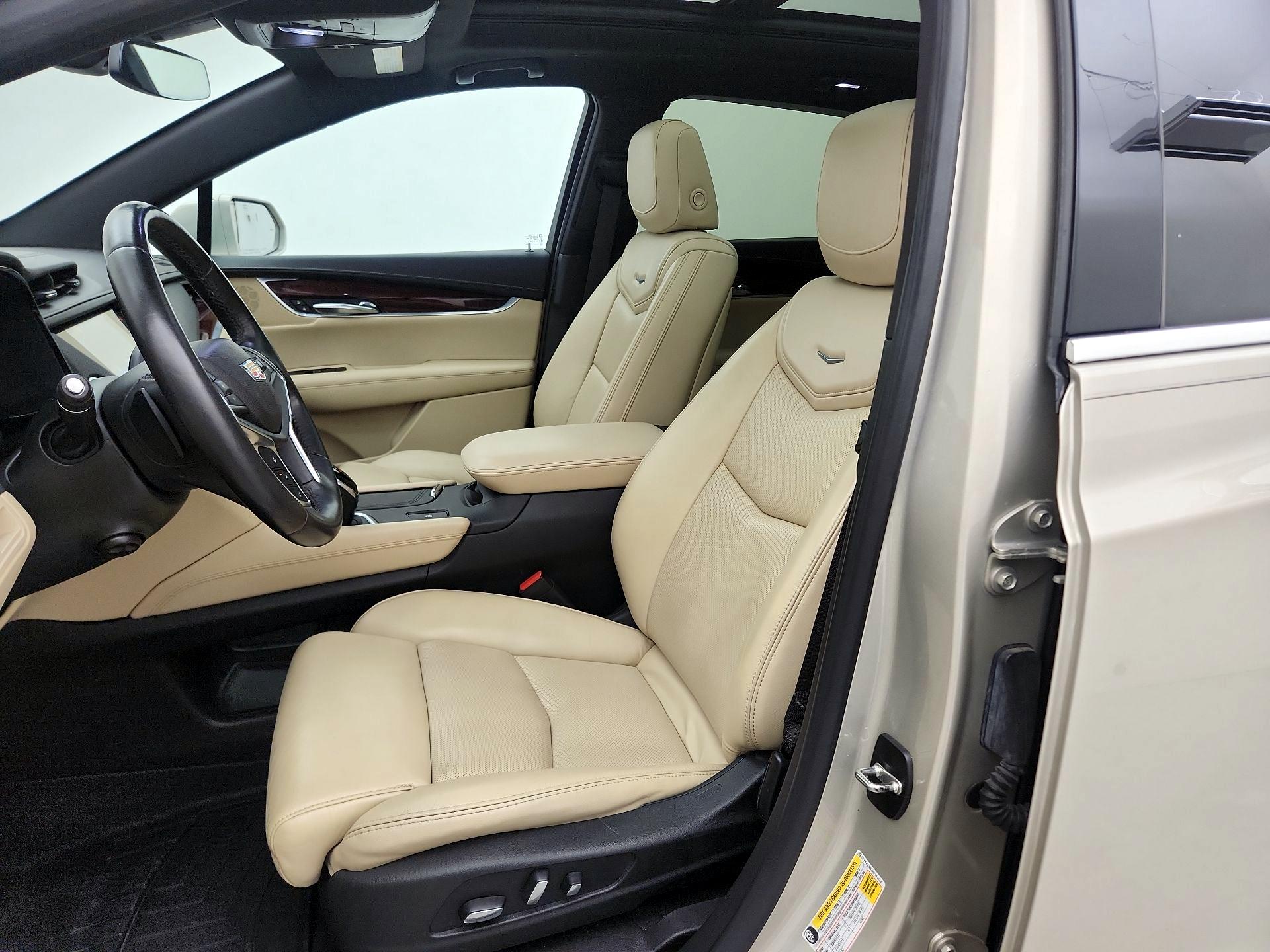 Thumbnail: 2017 Cadillac XT5 - 11