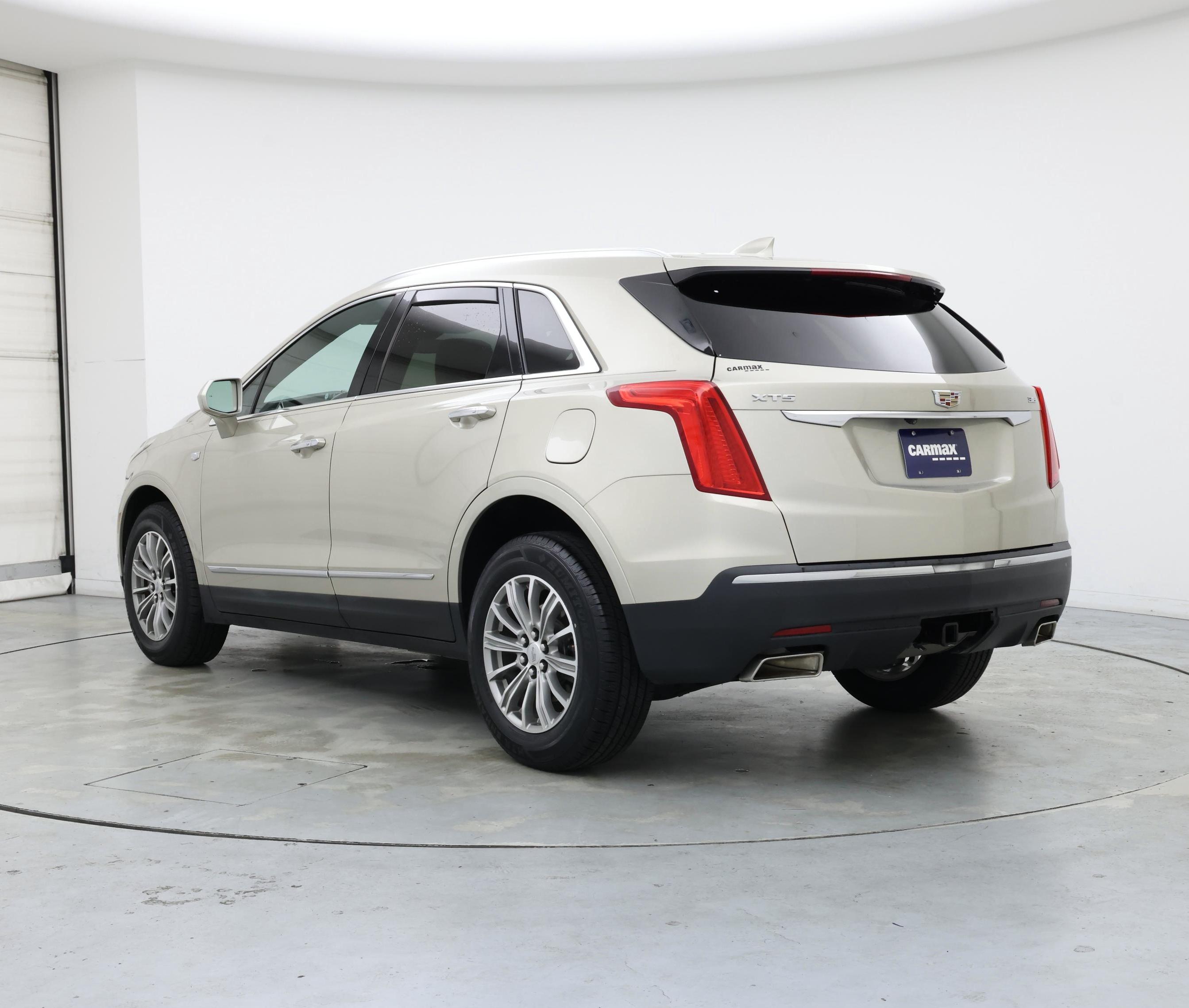 Thumbnail: 2017 Cadillac XT5 - 2