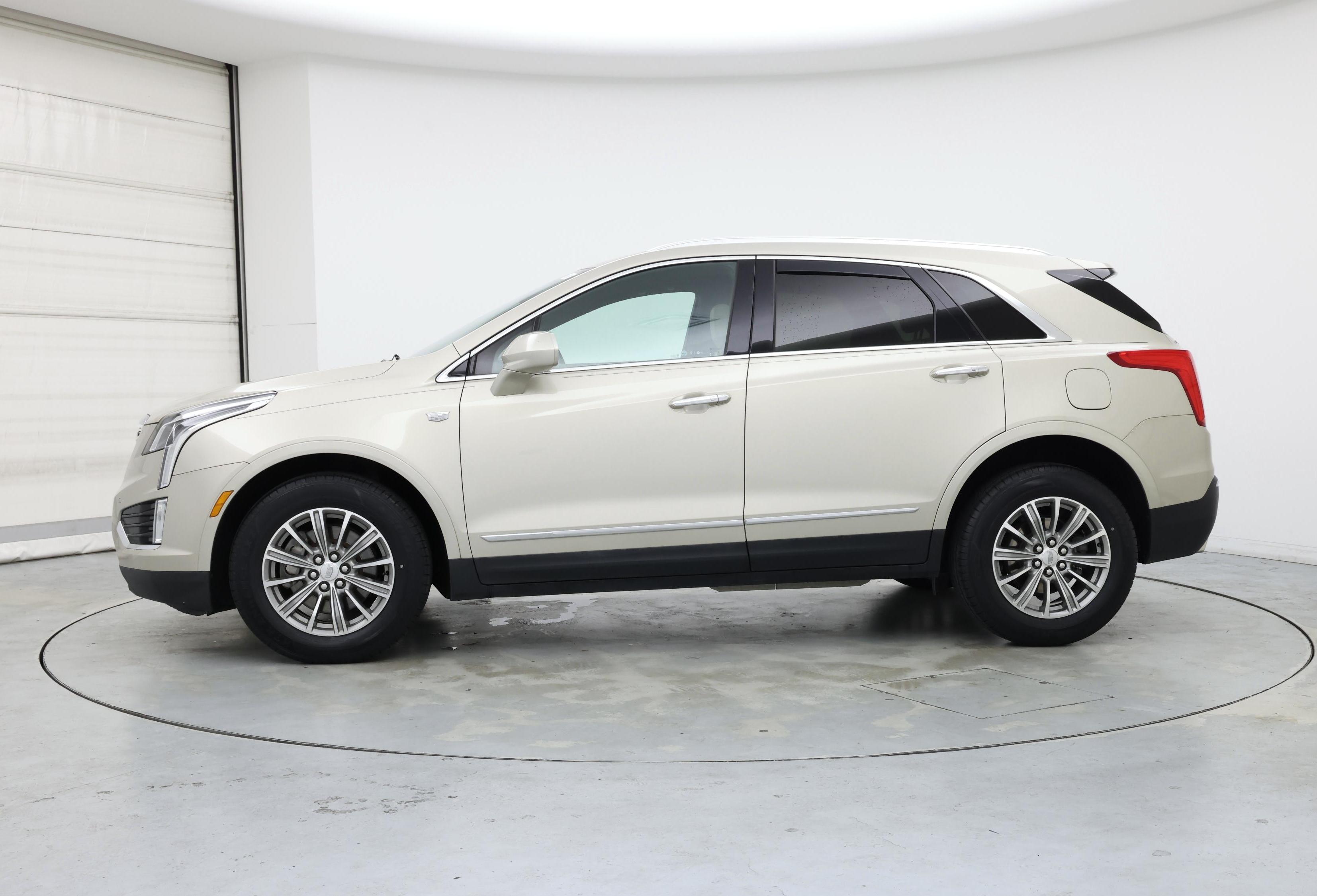 Thumbnail: 2017 Cadillac XT5 - 3