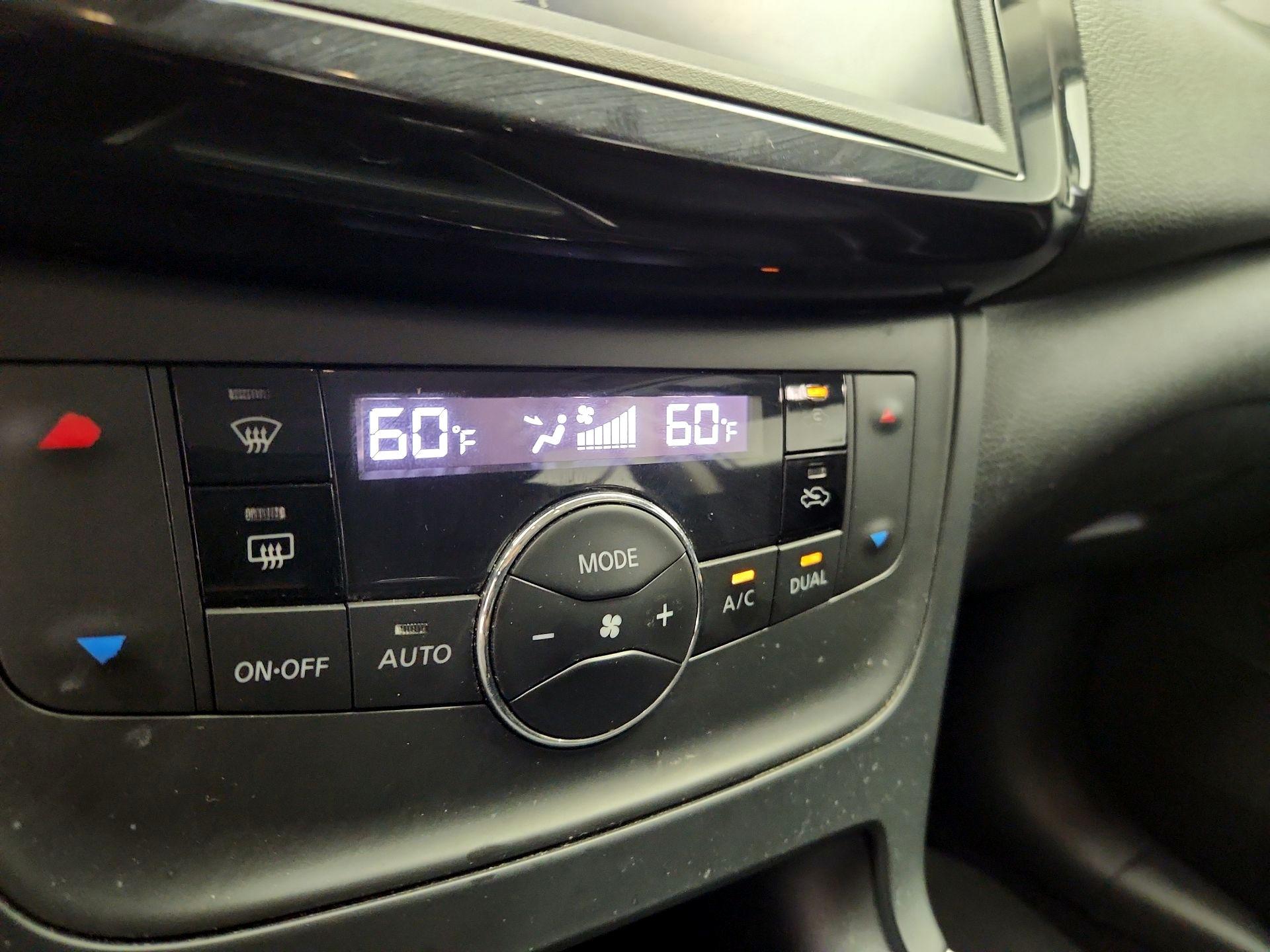 Thumbnail: 2019 Nissan Sentra - 16