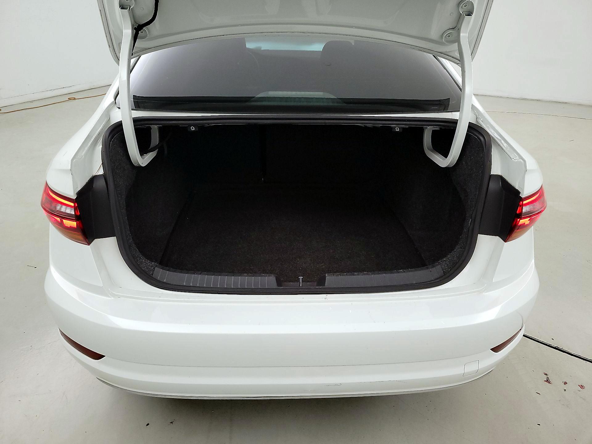 Thumbnail: 2019 Volkswagen Jetta - 19