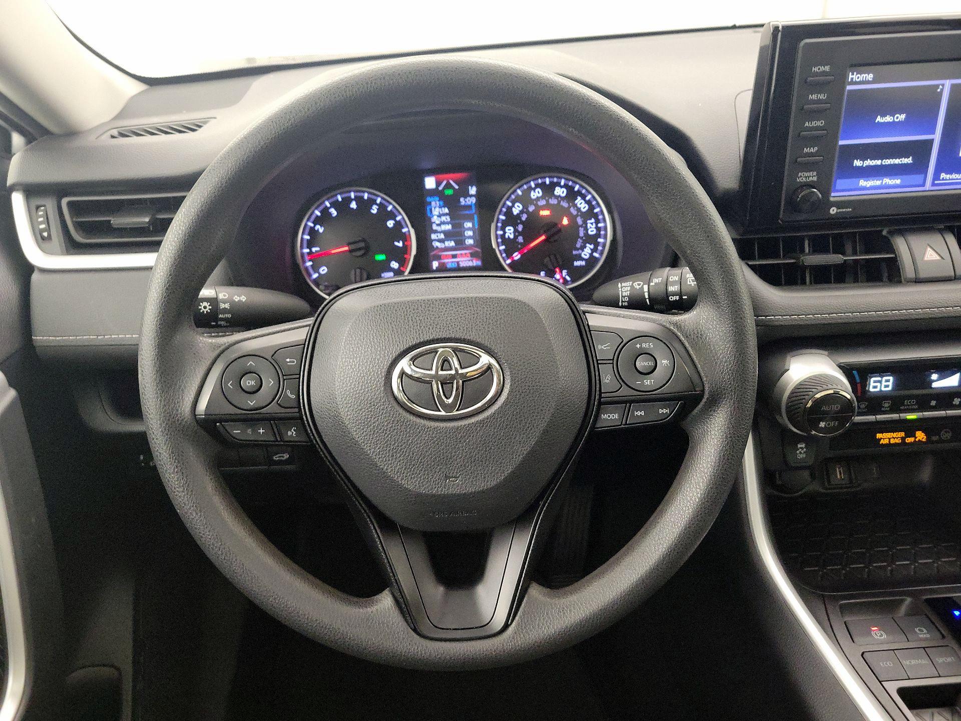 Thumbnail: 2022 Toyota RAV4 - 10